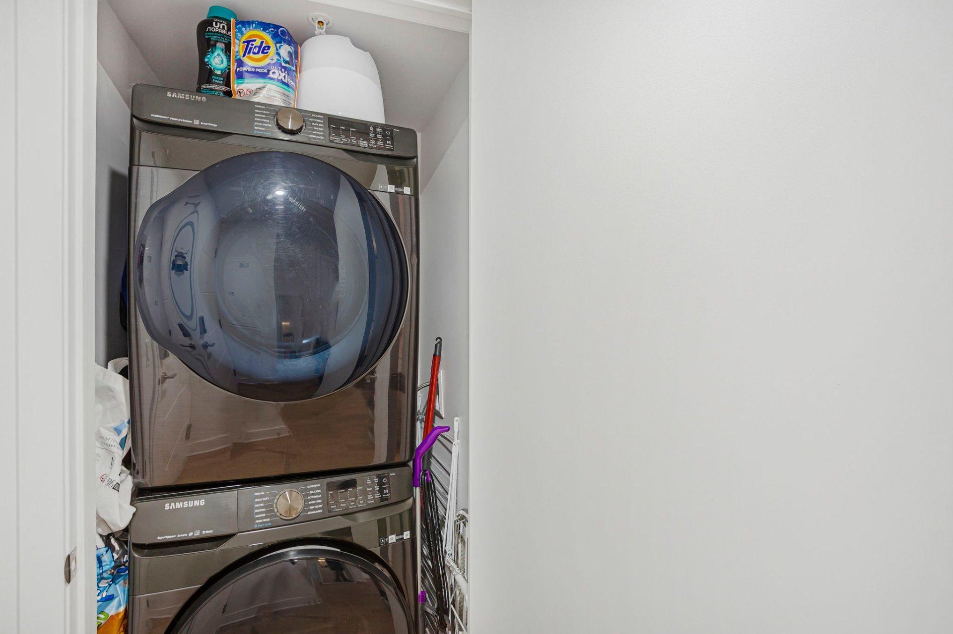 









100


Rue Murray

, 408,
Montréal (Le Sud-Ouest),




QC
H3C1A2

