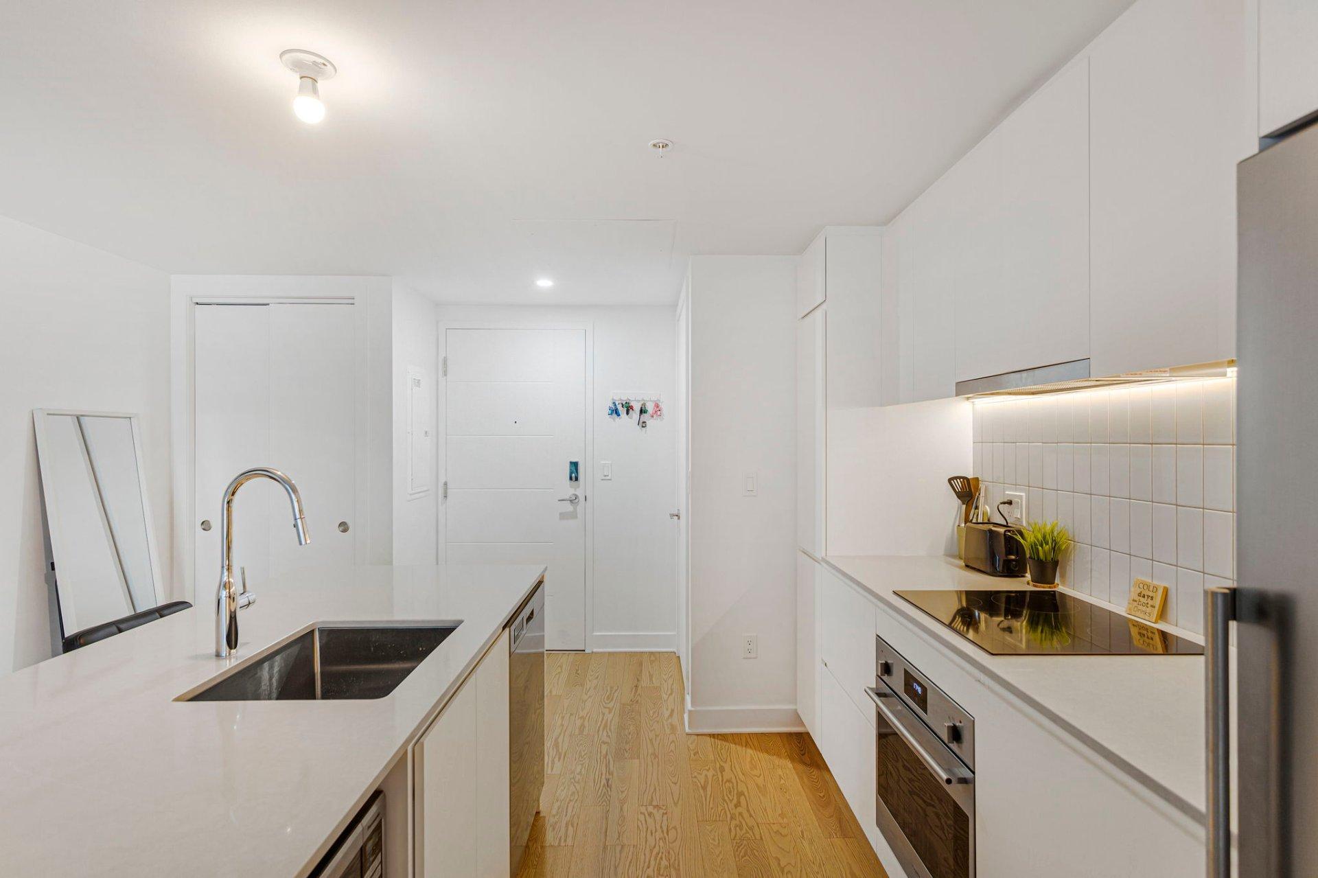 









100


Rue Murray

, 408,
Montréal (Le Sud-Ouest),




QC
H3C1A2

