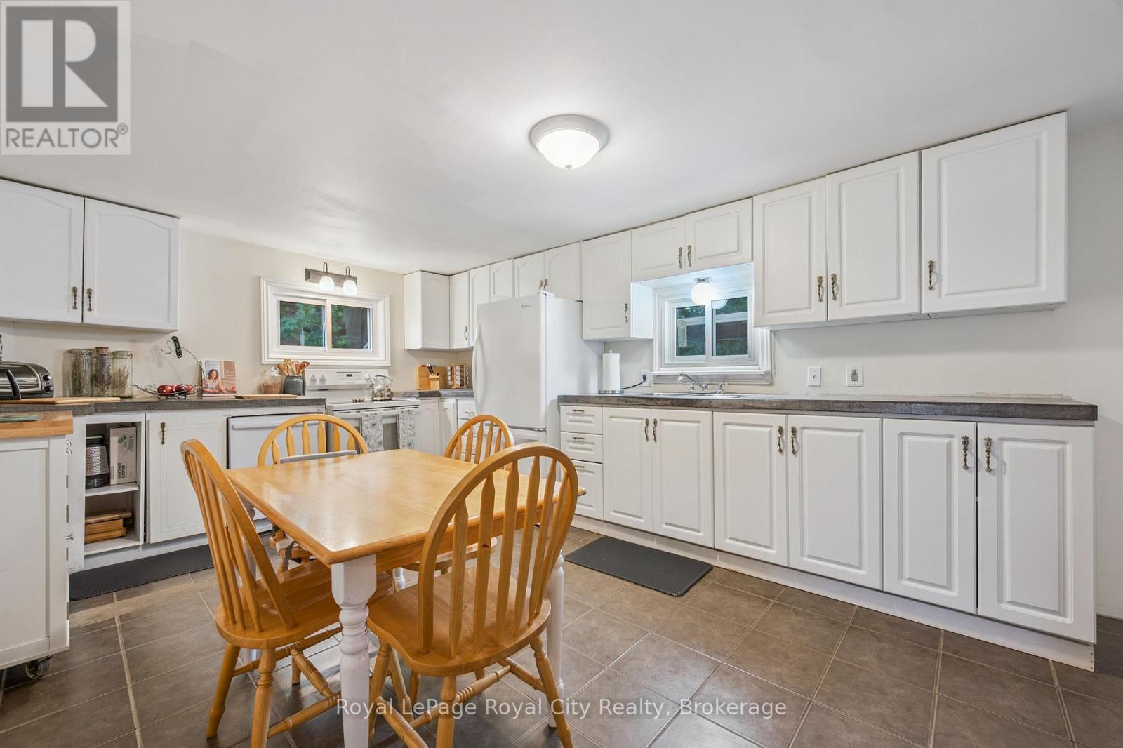 












156 YORK ROAD

,
Guelph (St. Patrick's Ward),




Ontario
N1E3E9


