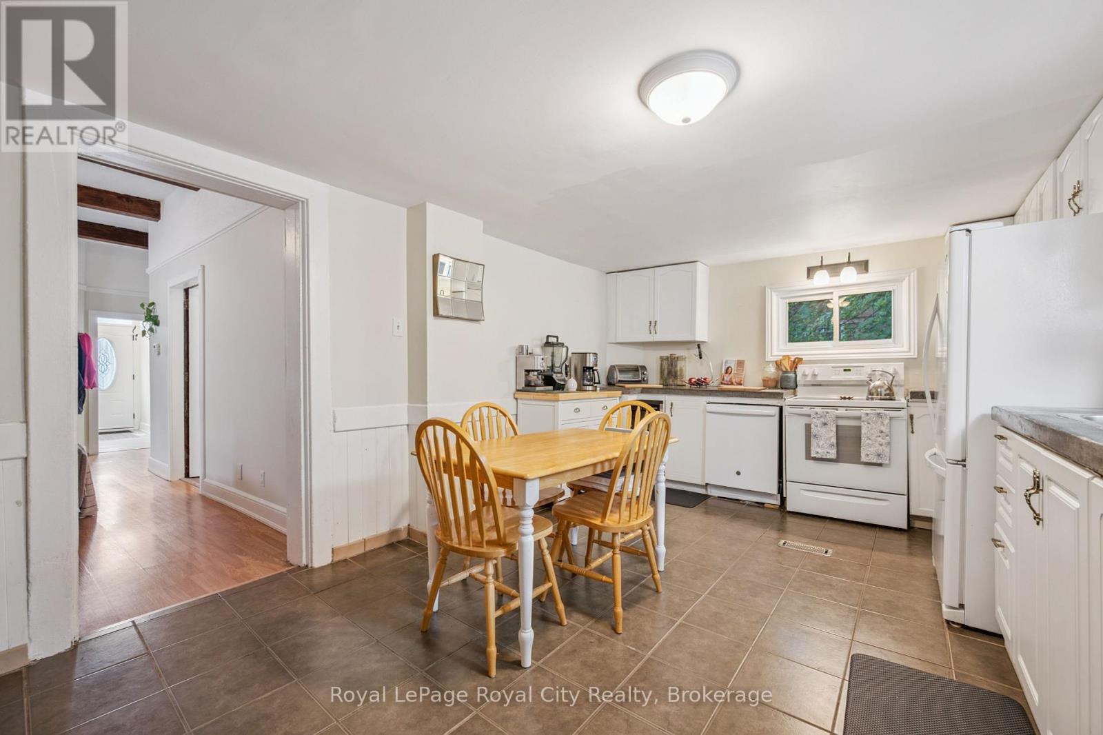 












156 YORK ROAD

,
Guelph (St. Patrick's Ward),




Ontario
N1E3E9

