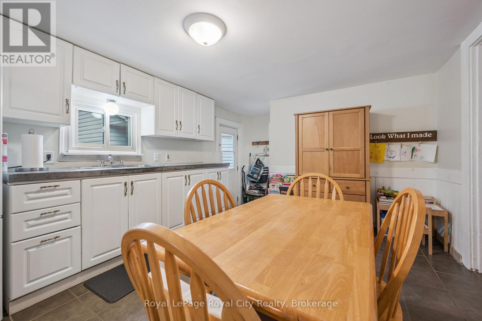 












156 YORK ROAD

,
Guelph (St. Patrick's Ward),




Ontario
N1E3E9

