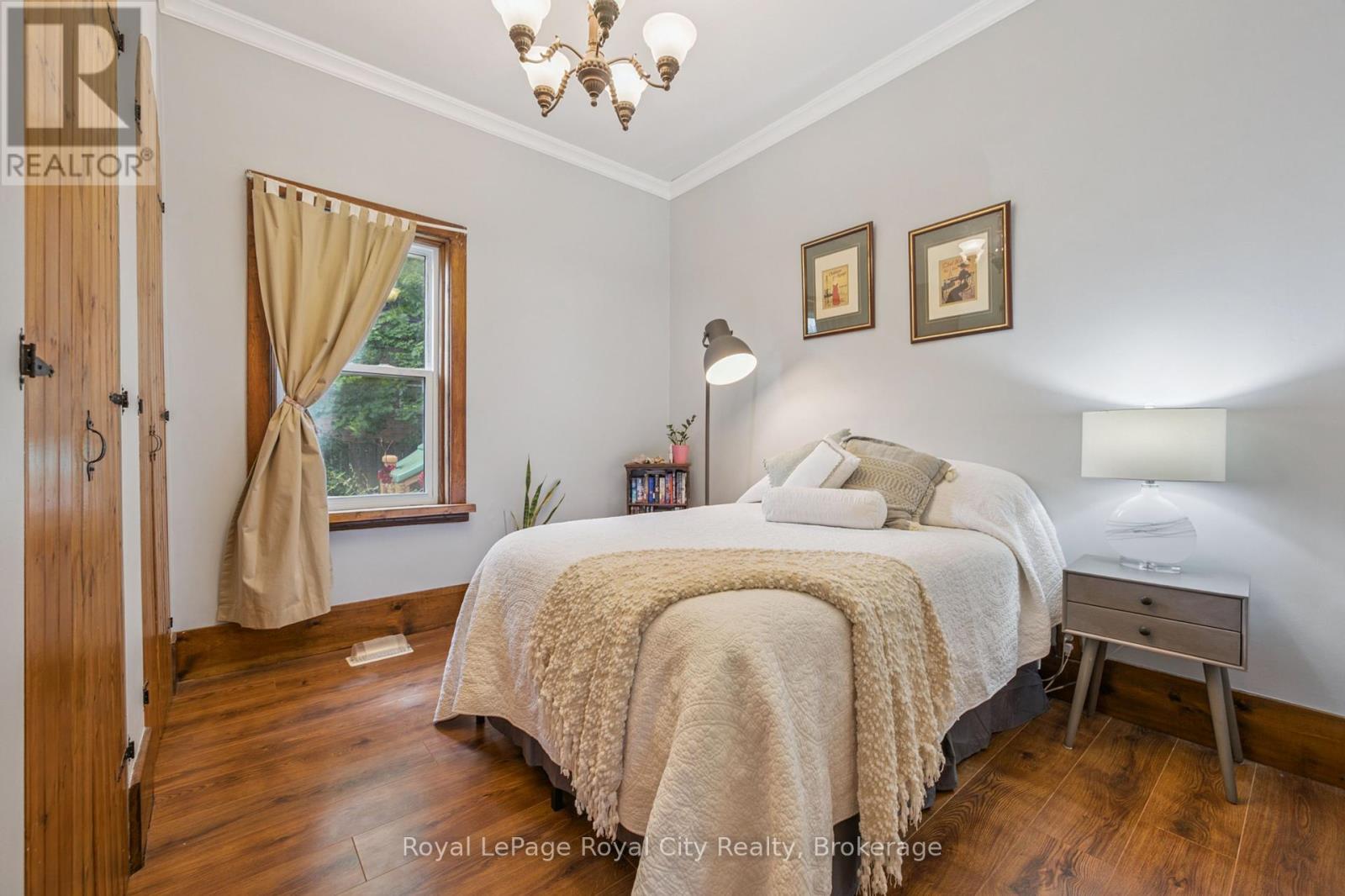 












156 YORK ROAD

,
Guelph (St. Patrick's Ward),




Ontario
N1E3E9

