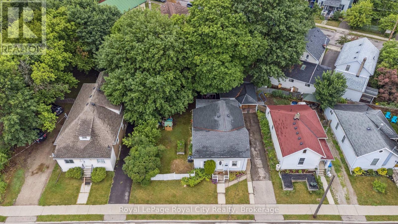 












156 YORK ROAD

,
Guelph (St. Patrick's Ward),




Ontario
N1E3E9

