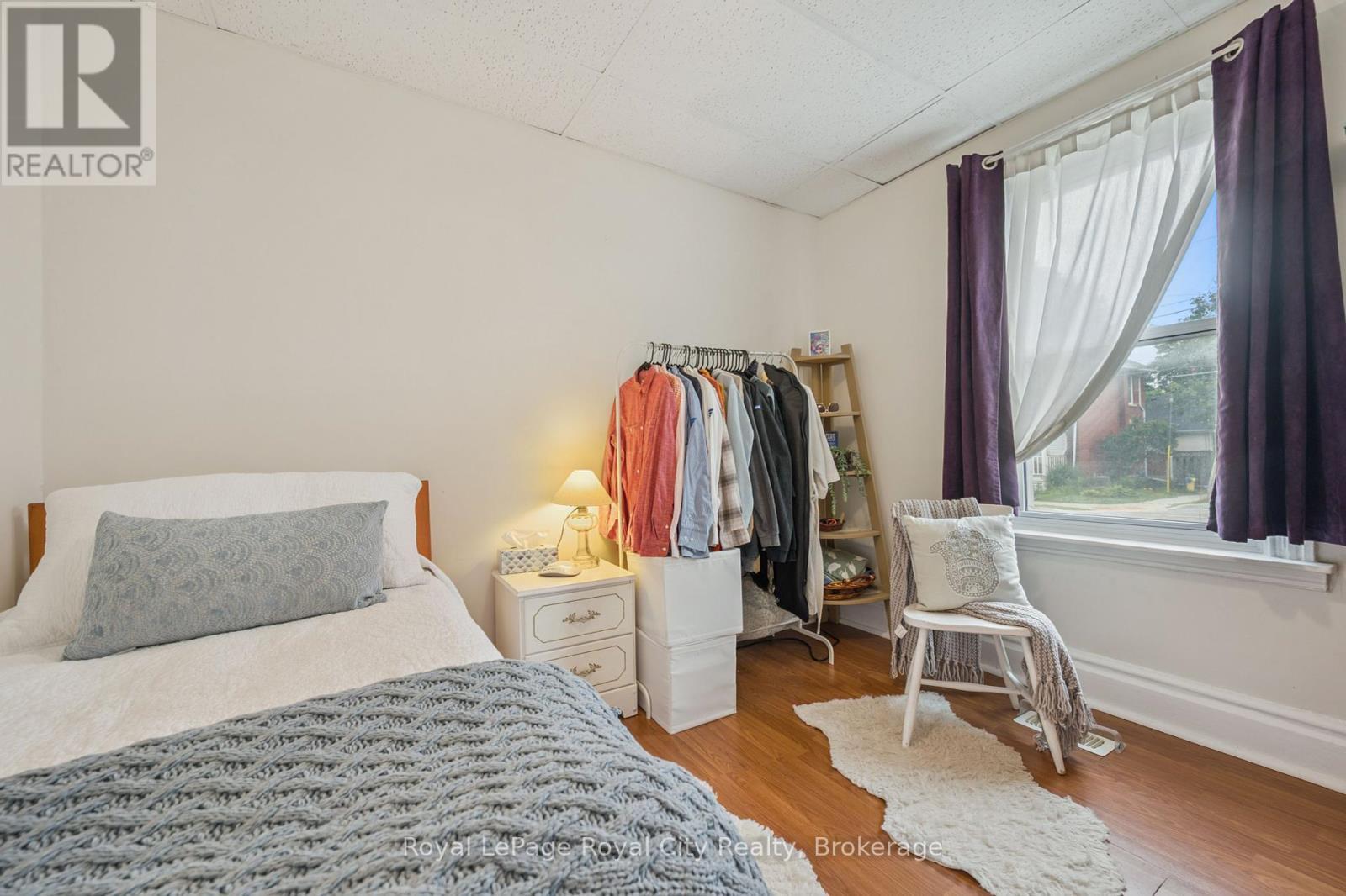 












156 YORK ROAD

,
Guelph (St. Patrick's Ward),




Ontario
N1E3E9

