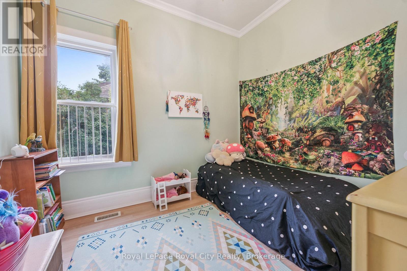 












156 YORK ROAD

,
Guelph (St. Patrick's Ward),




Ontario
N1E3E9

