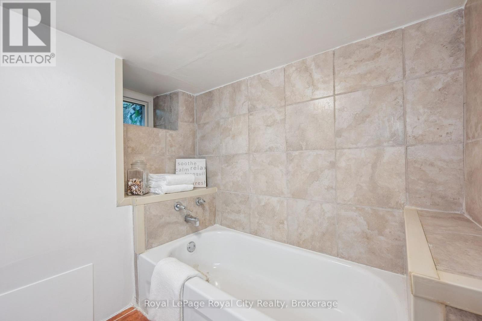 












156 YORK ROAD

,
Guelph (St. Patrick's Ward),




Ontario
N1E3E9


