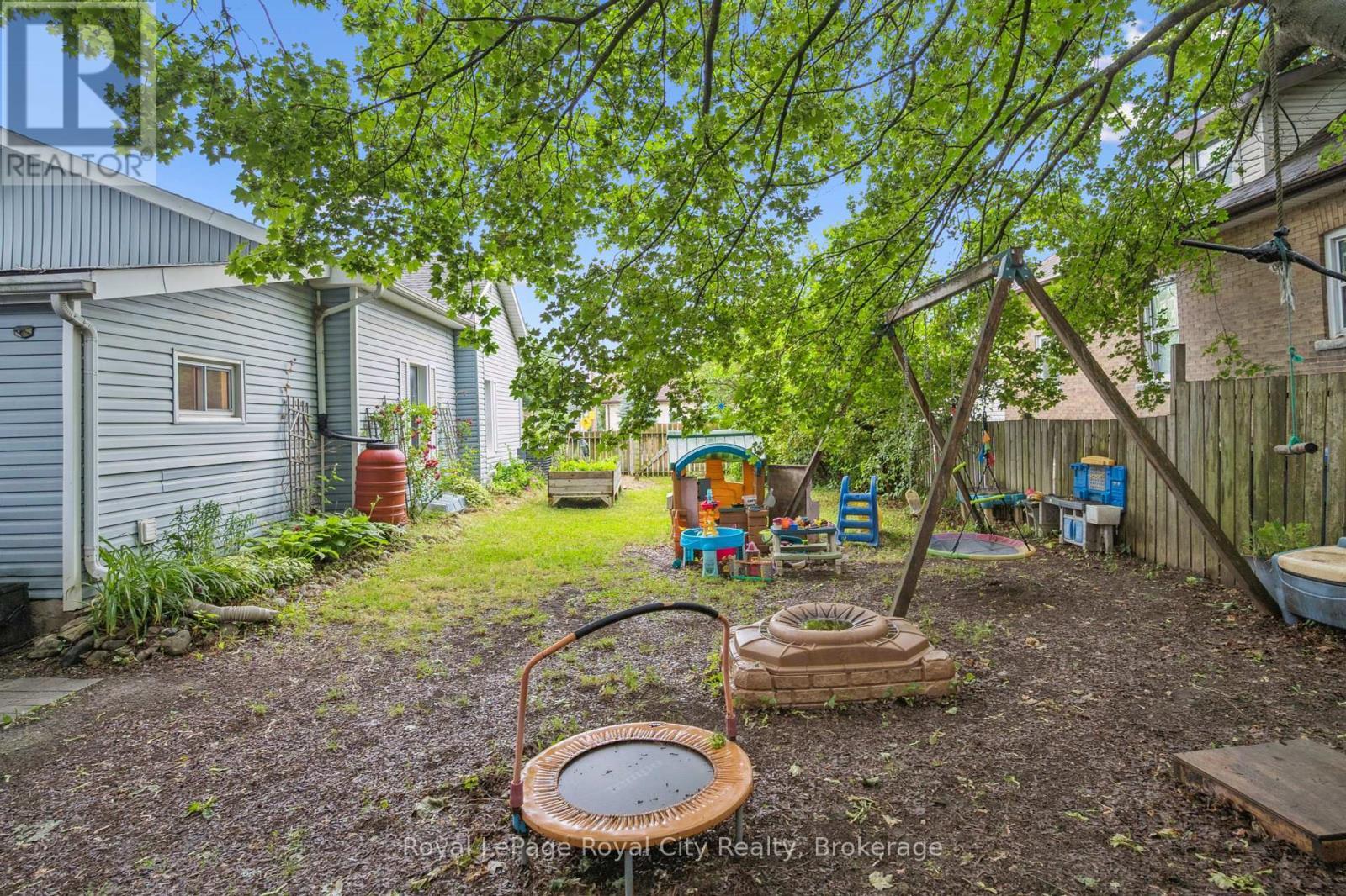 












156 YORK ROAD

,
Guelph (St. Patrick's Ward),




Ontario
N1E3E9

