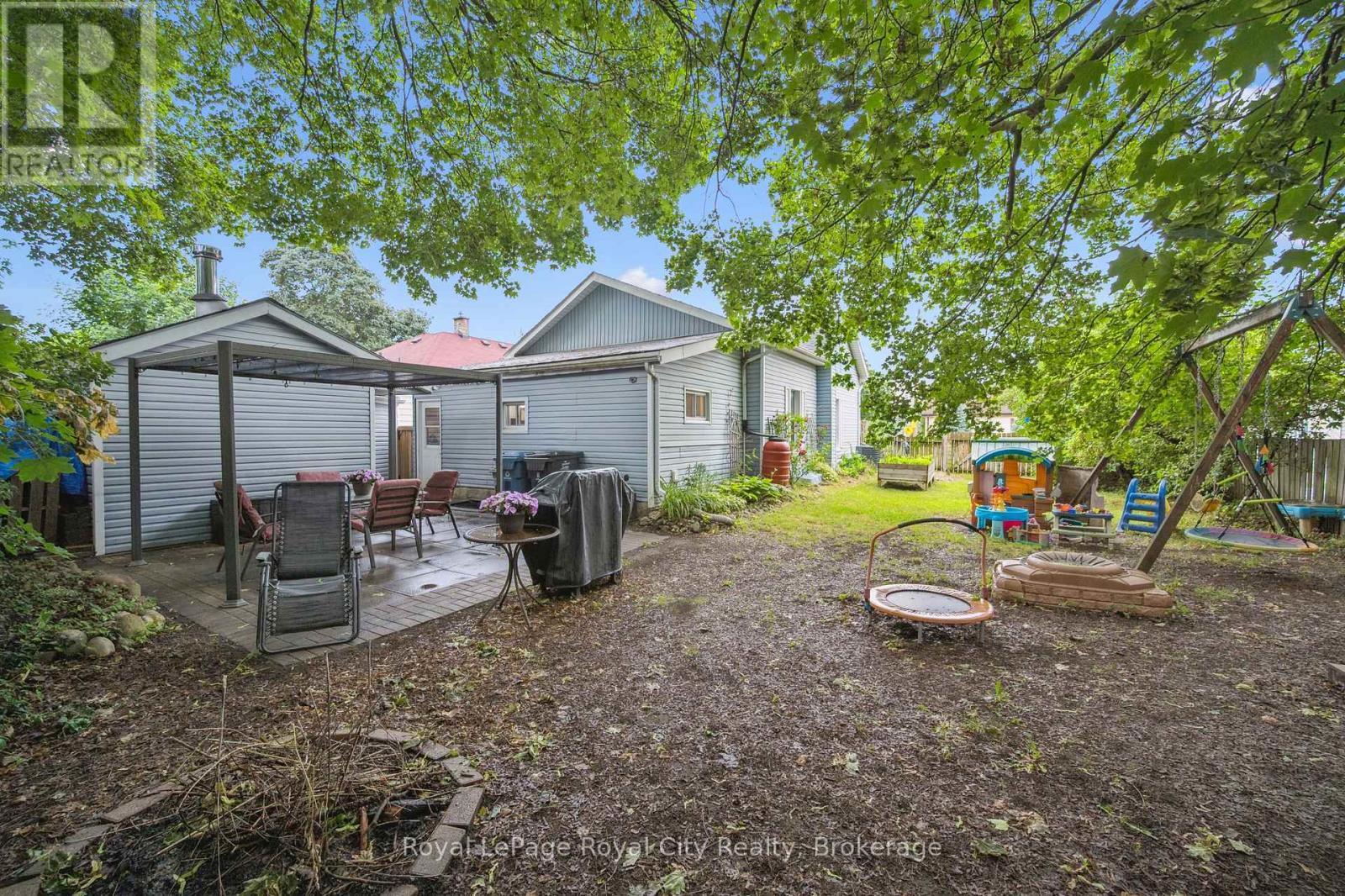 












156 YORK ROAD

,
Guelph (St. Patrick's Ward),




Ontario
N1E3E9

