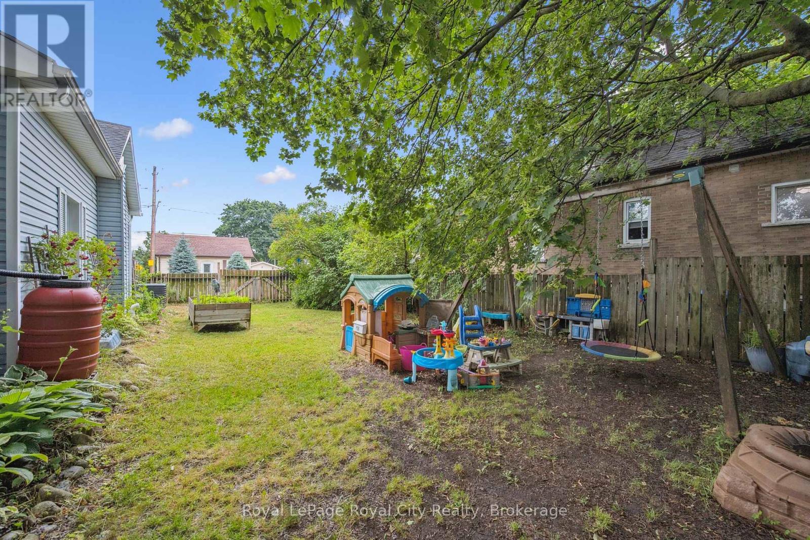 












156 YORK ROAD

,
Guelph (St. Patrick's Ward),




Ontario
N1E3E9

