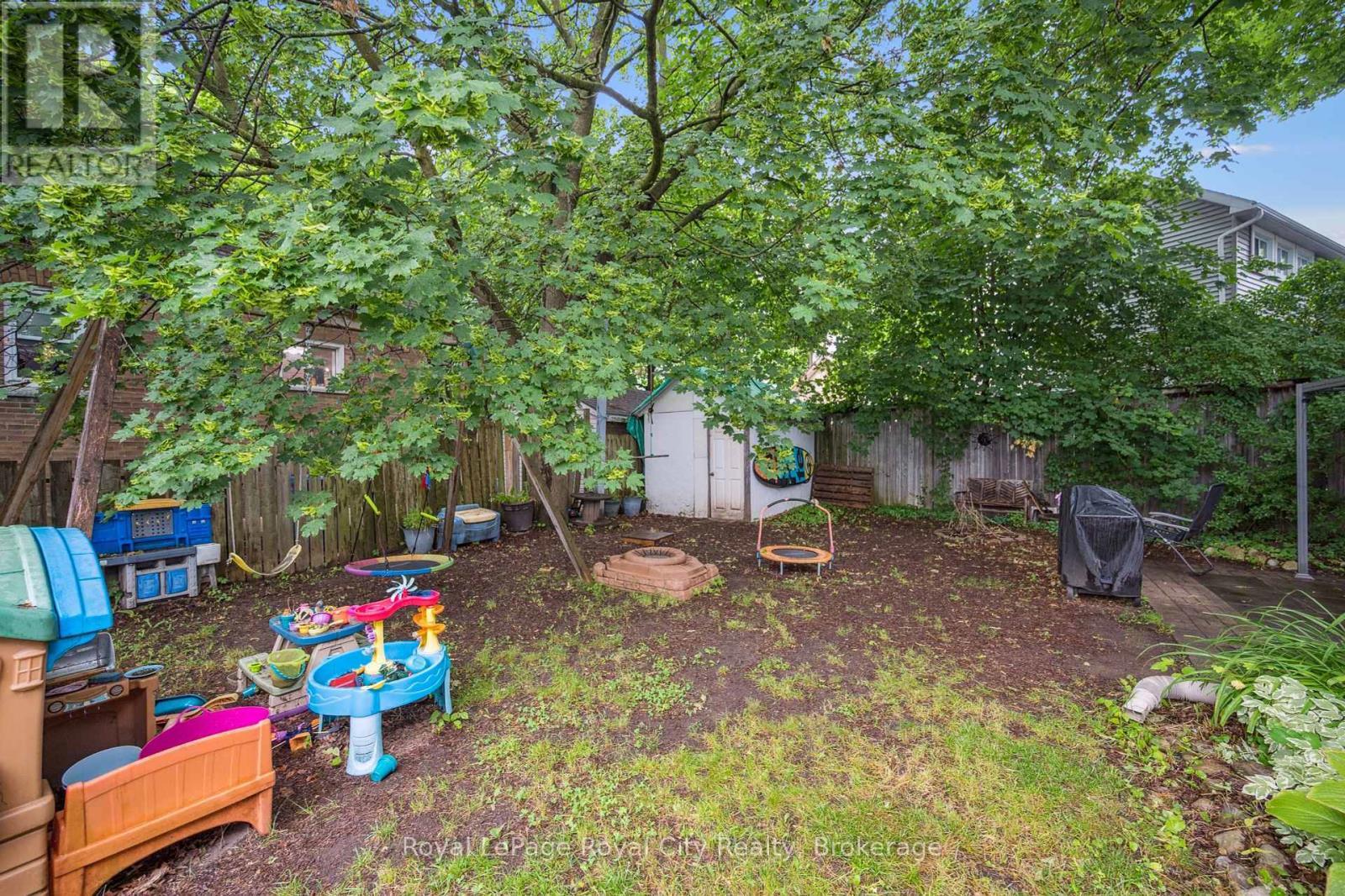 












156 YORK ROAD

,
Guelph (St. Patrick's Ward),




Ontario
N1E3E9


