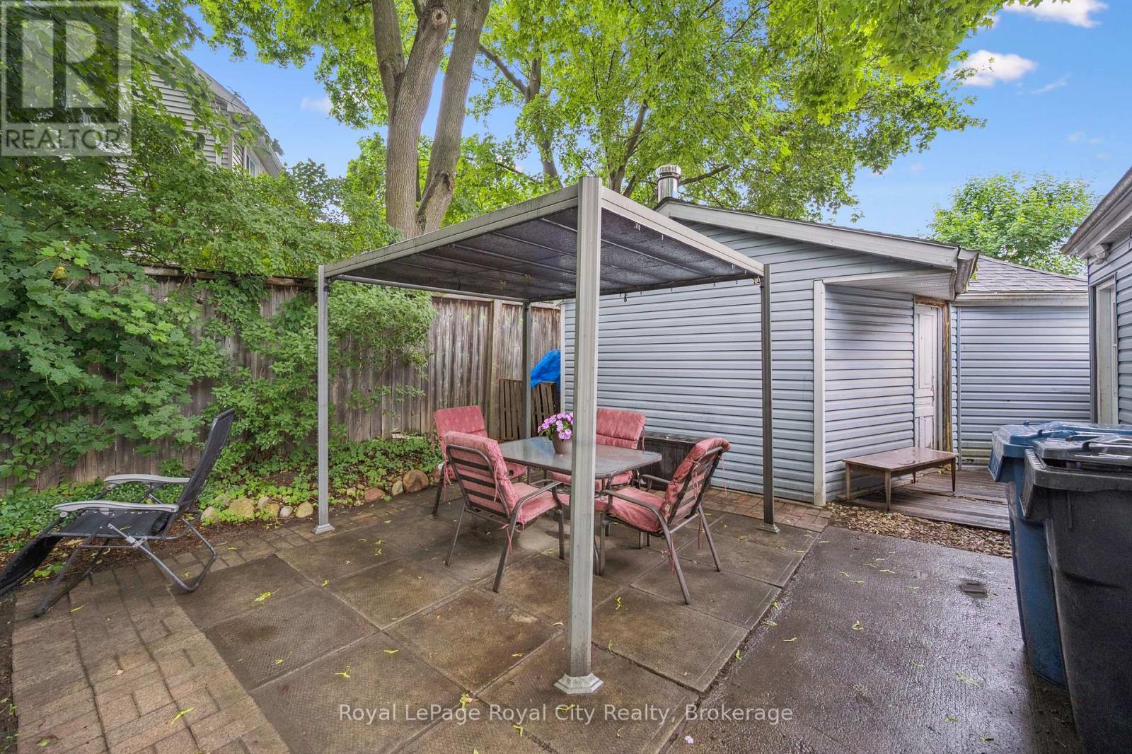












156 YORK ROAD

,
Guelph (St. Patrick's Ward),




Ontario
N1E3E9

