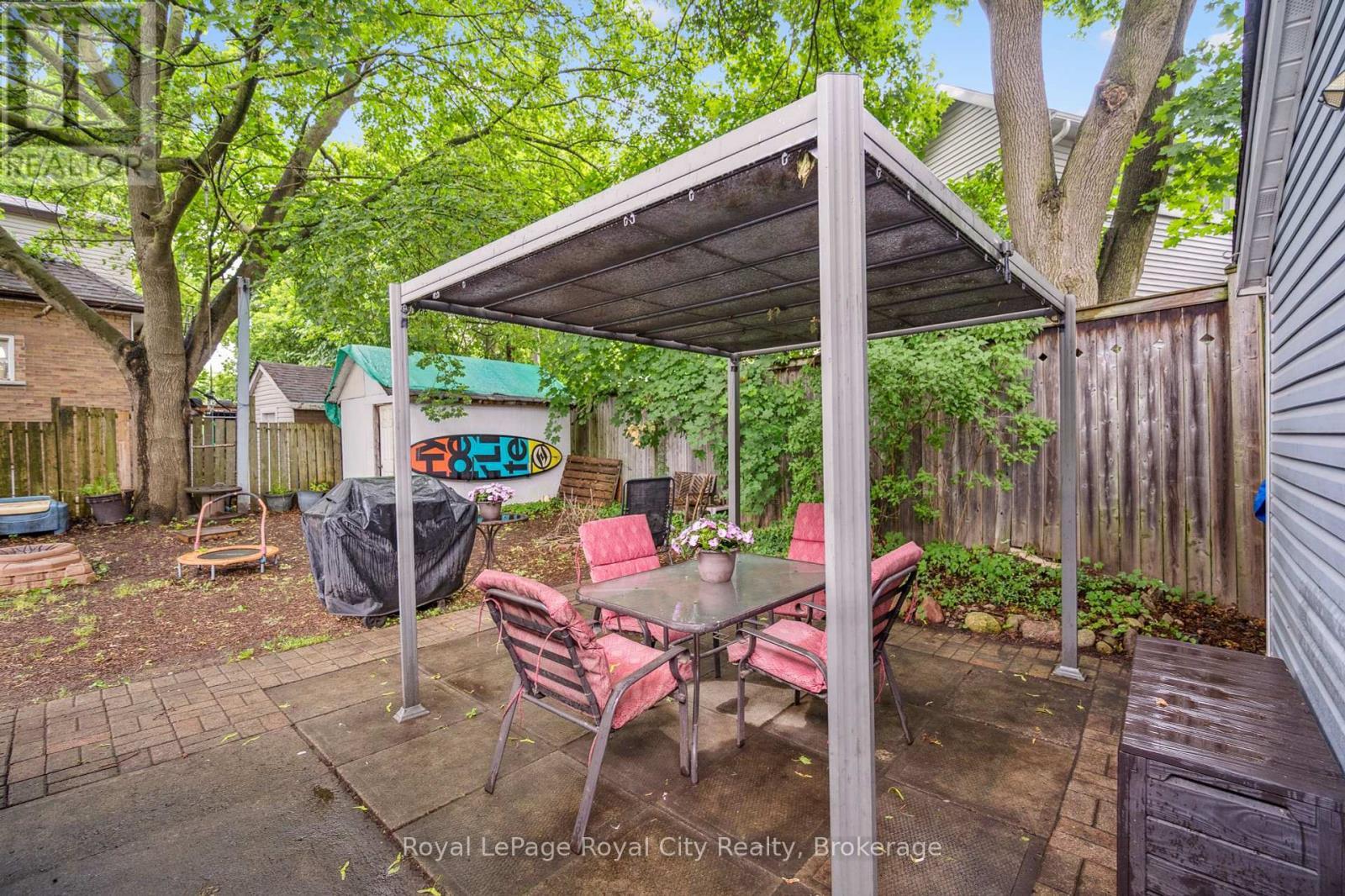 












156 YORK ROAD

,
Guelph (St. Patrick's Ward),




Ontario
N1E3E9

