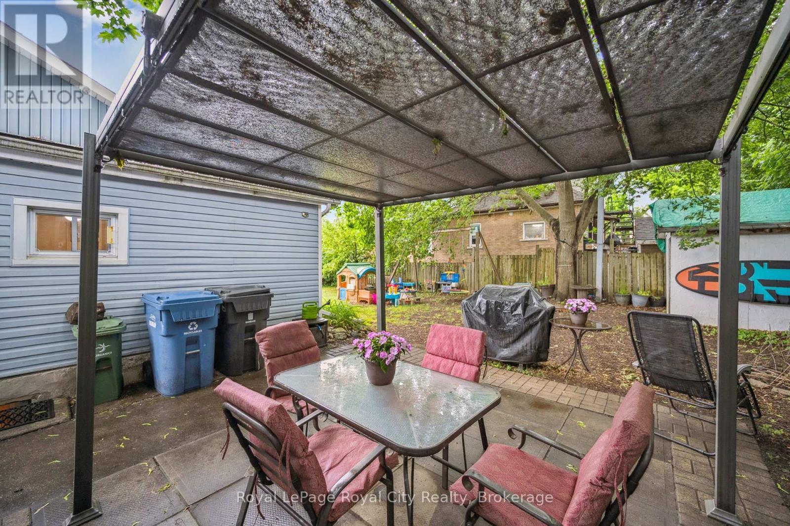 












156 YORK ROAD

,
Guelph (St. Patrick's Ward),




Ontario
N1E3E9

