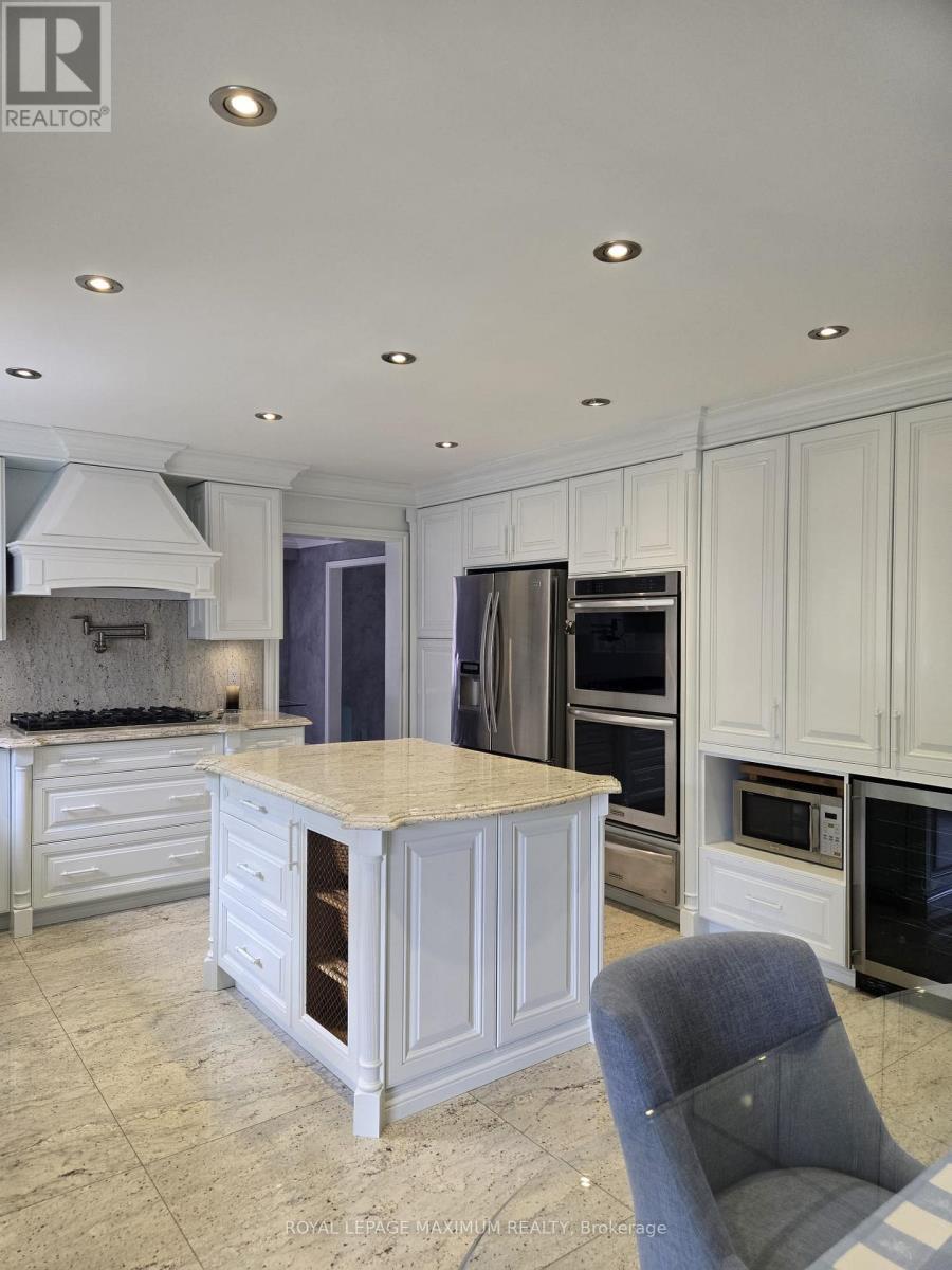 












35 LORENGATE PLACE

,
Vaughan,




Ontario
L4L2Y4

