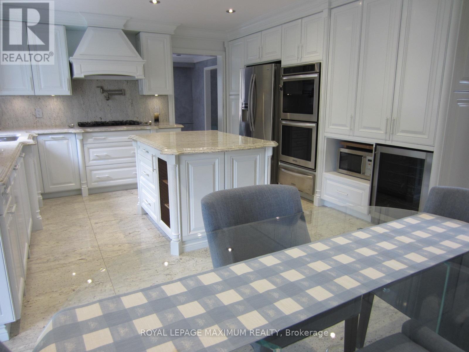 












35 LORENGATE PLACE

,
Vaughan,




Ontario
L4L2Y4

