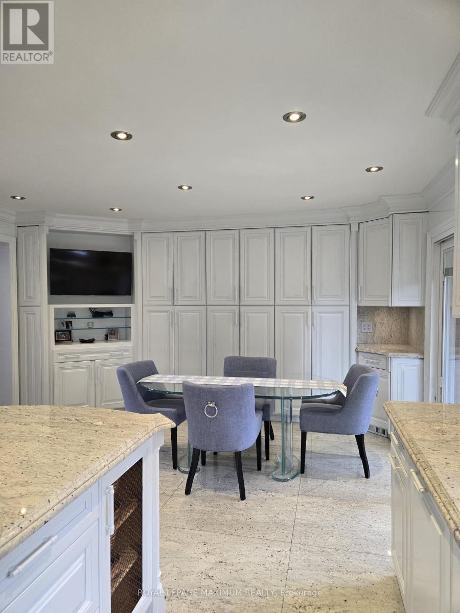 












35 LORENGATE PLACE

,
Vaughan,




Ontario
L4L2Y4

