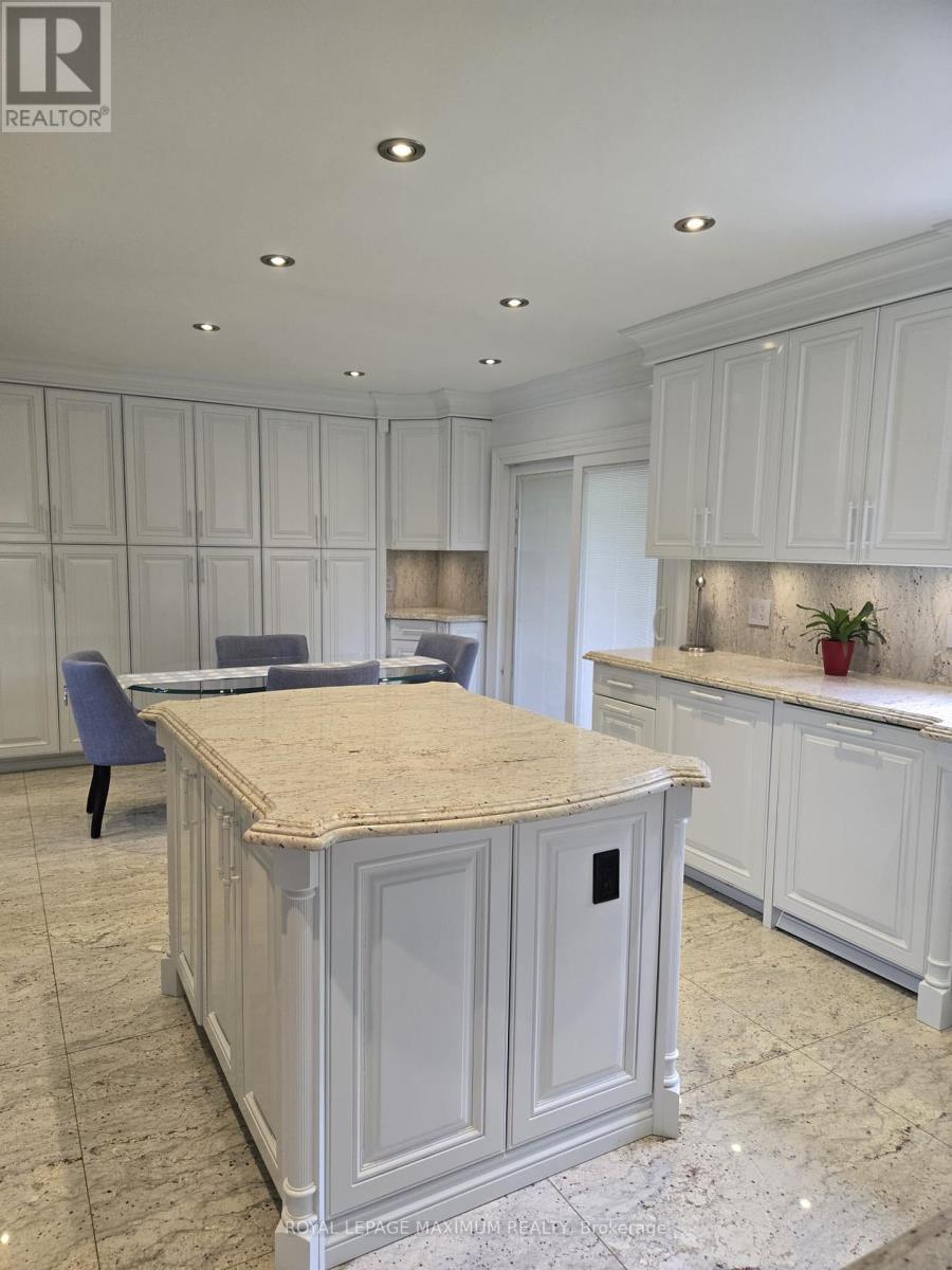 












35 LORENGATE PLACE

,
Vaughan,




Ontario
L4L2Y4


