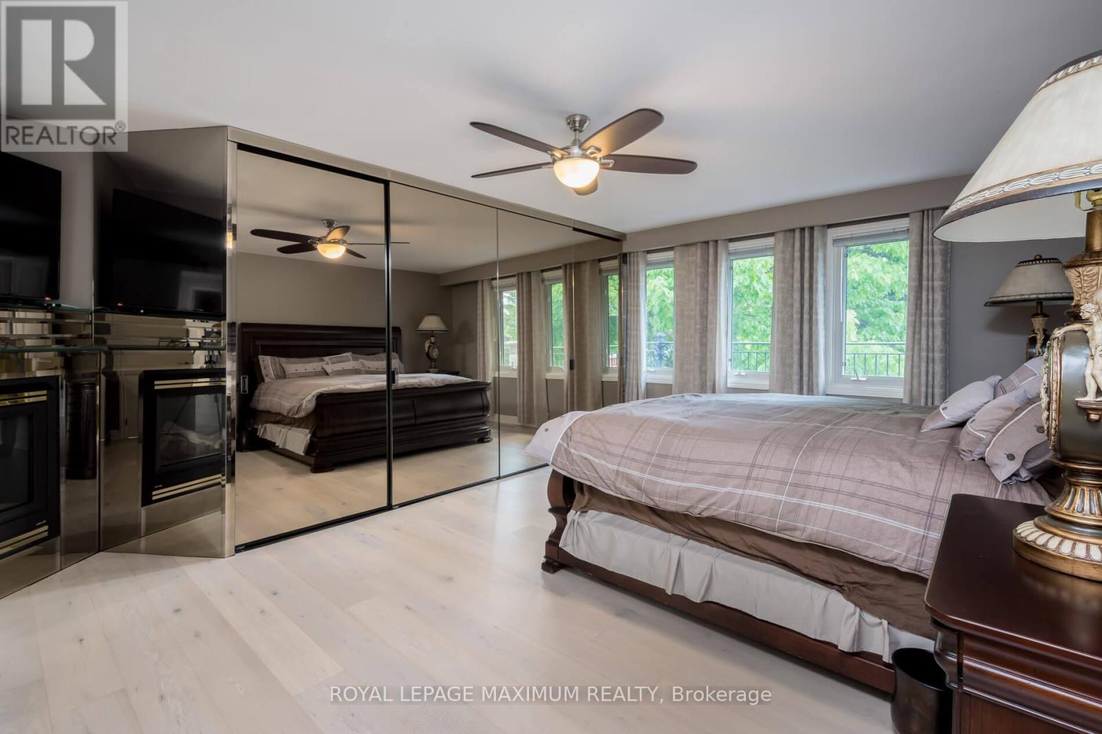 












35 LORENGATE PLACE

,
Vaughan,




Ontario
L4L2Y4

