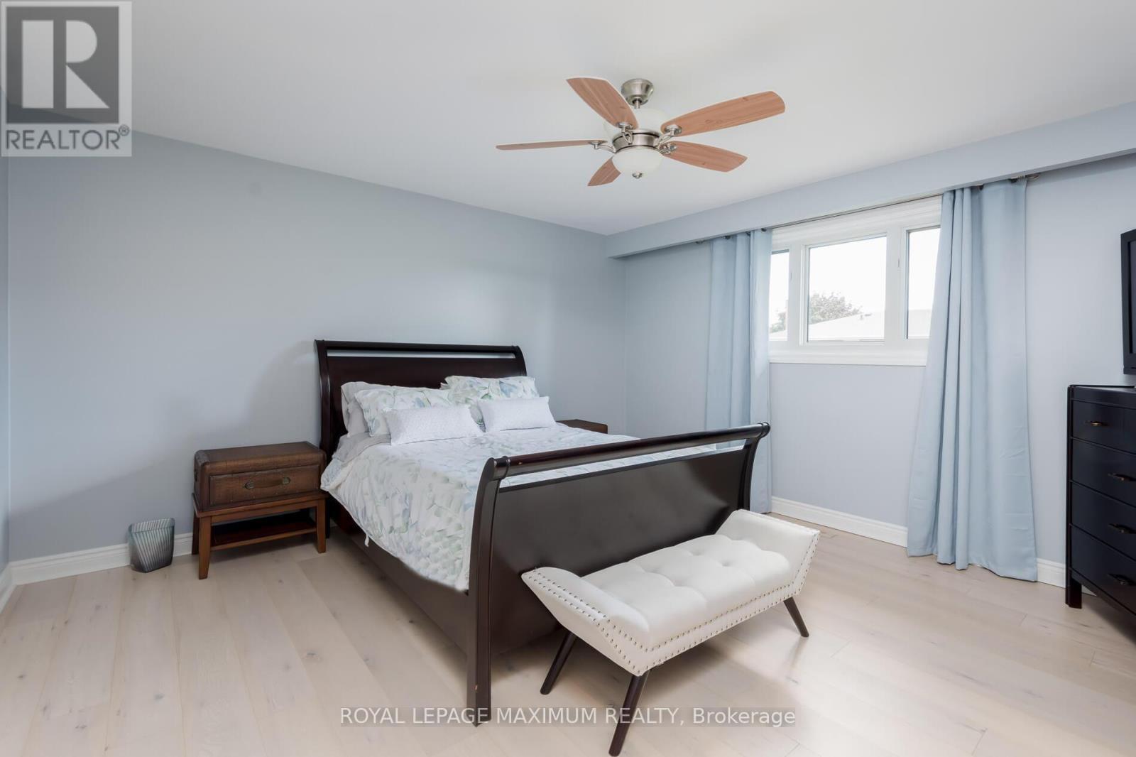 












35 LORENGATE PLACE

,
Vaughan,




Ontario
L4L2Y4

