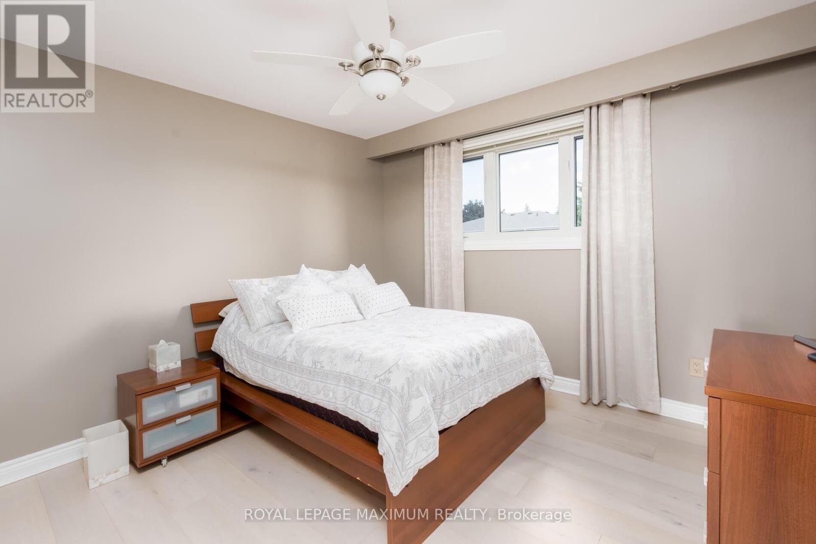 












35 LORENGATE PLACE

,
Vaughan,




Ontario
L4L2Y4

