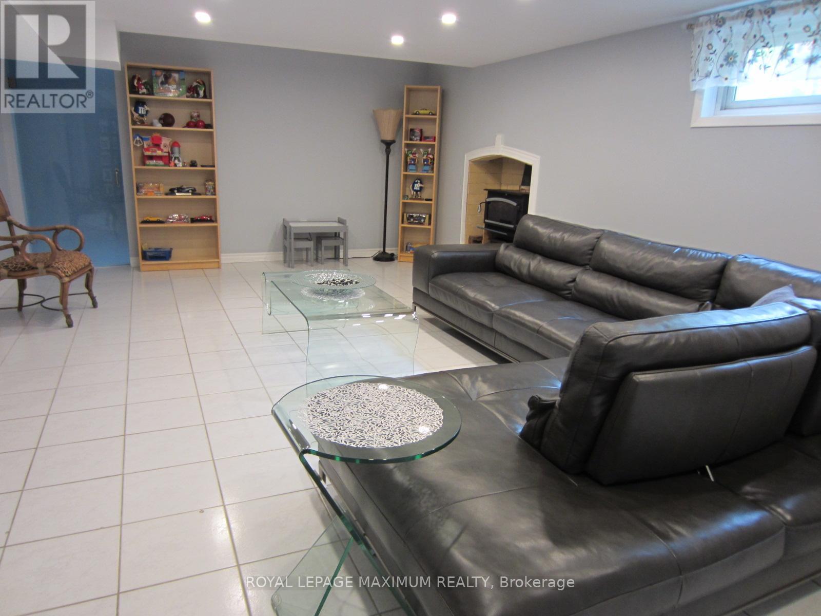 












35 LORENGATE PLACE

,
Vaughan,




Ontario
L4L2Y4

