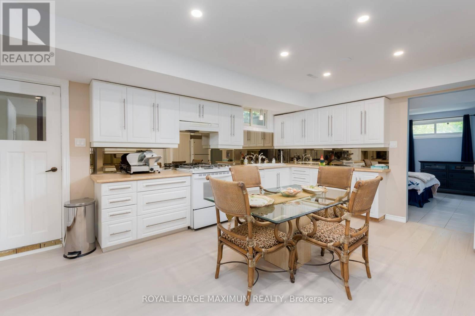 












35 LORENGATE PLACE

,
Vaughan,




Ontario
L4L2Y4

