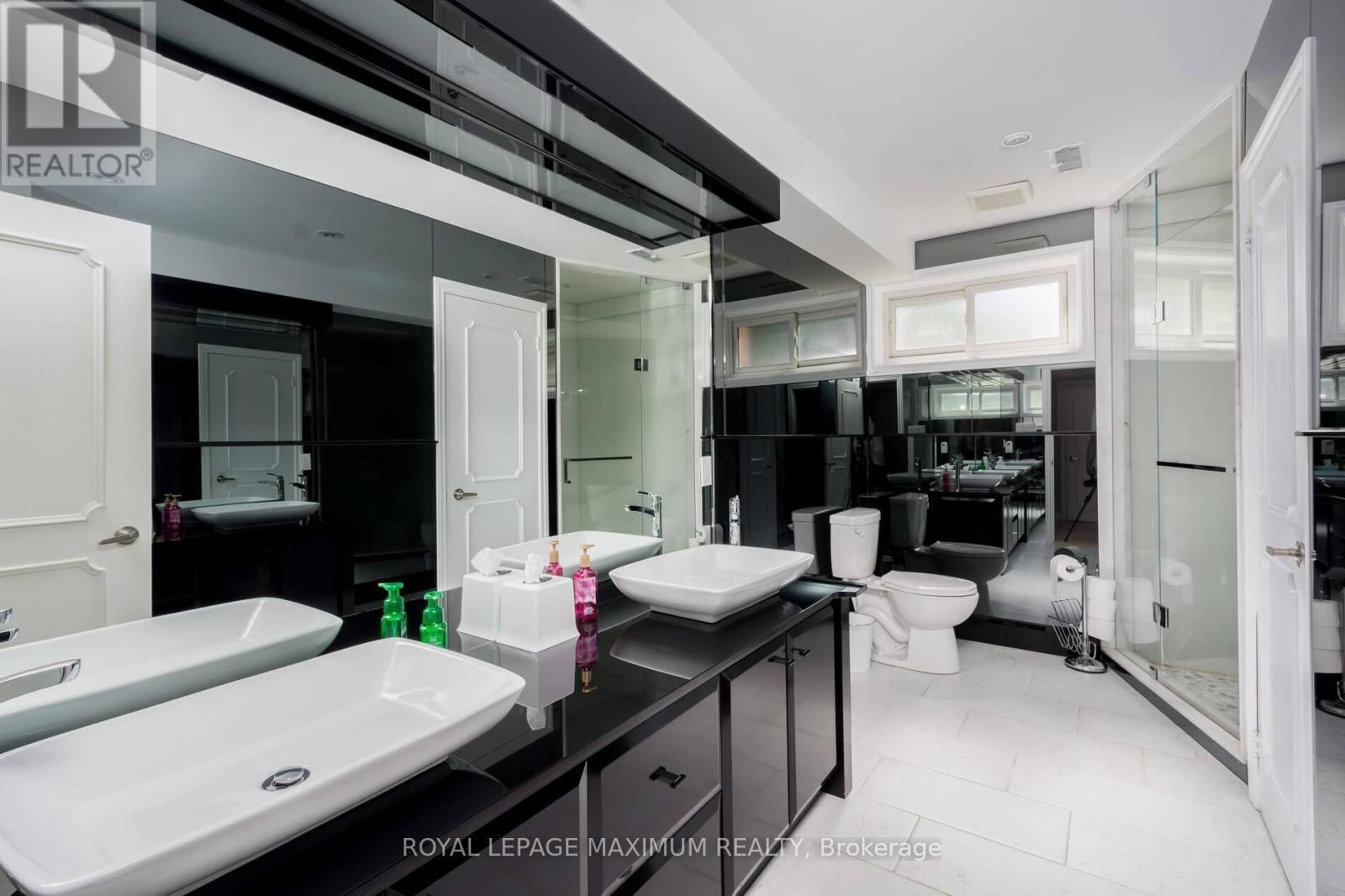 












35 LORENGATE PLACE

,
Vaughan,




Ontario
L4L2Y4

