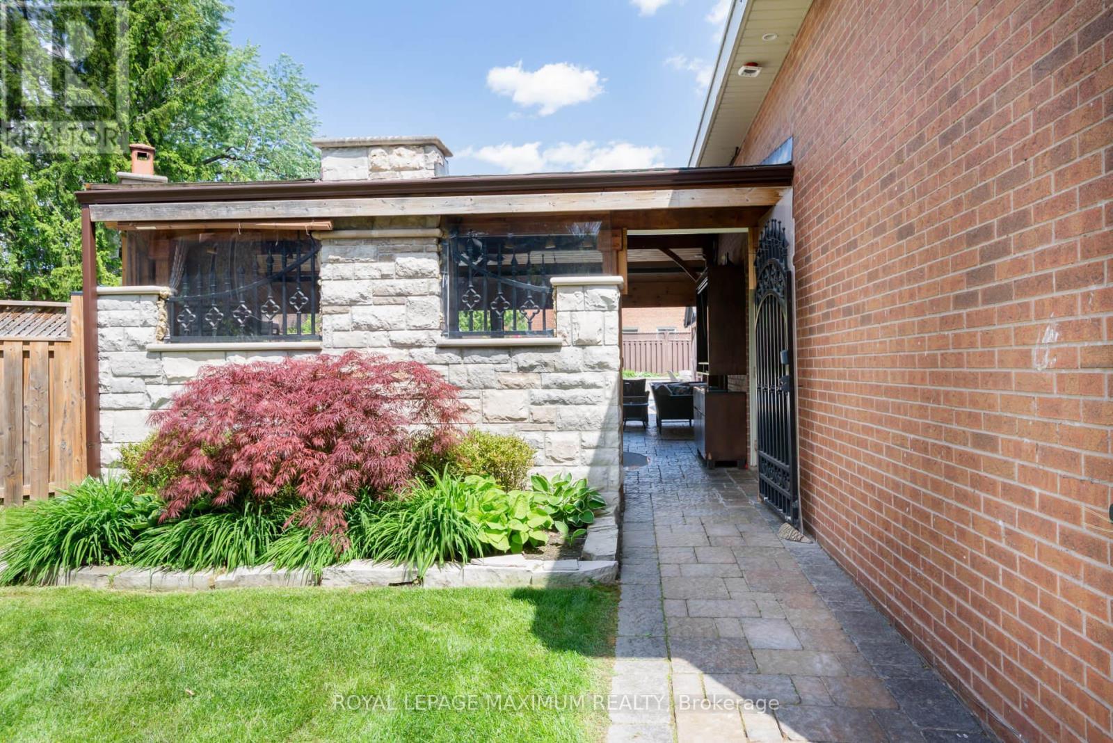 












35 LORENGATE PLACE

,
Vaughan,




Ontario
L4L2Y4

