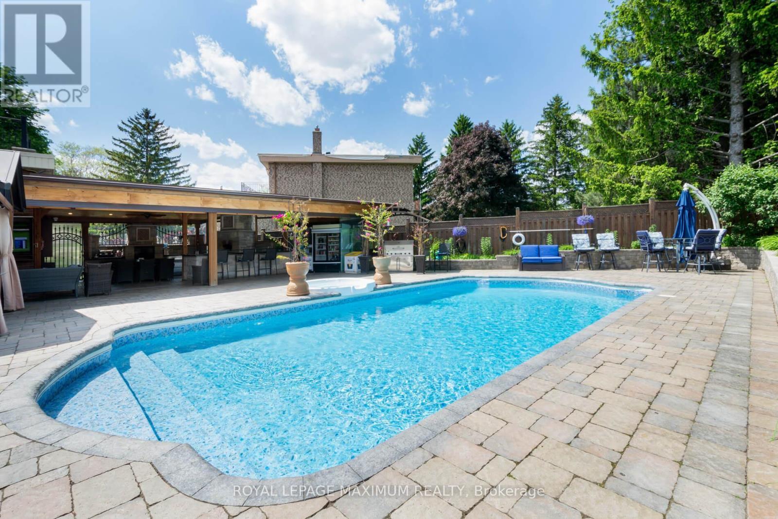 












35 LORENGATE PLACE

,
Vaughan,




Ontario
L4L2Y4

