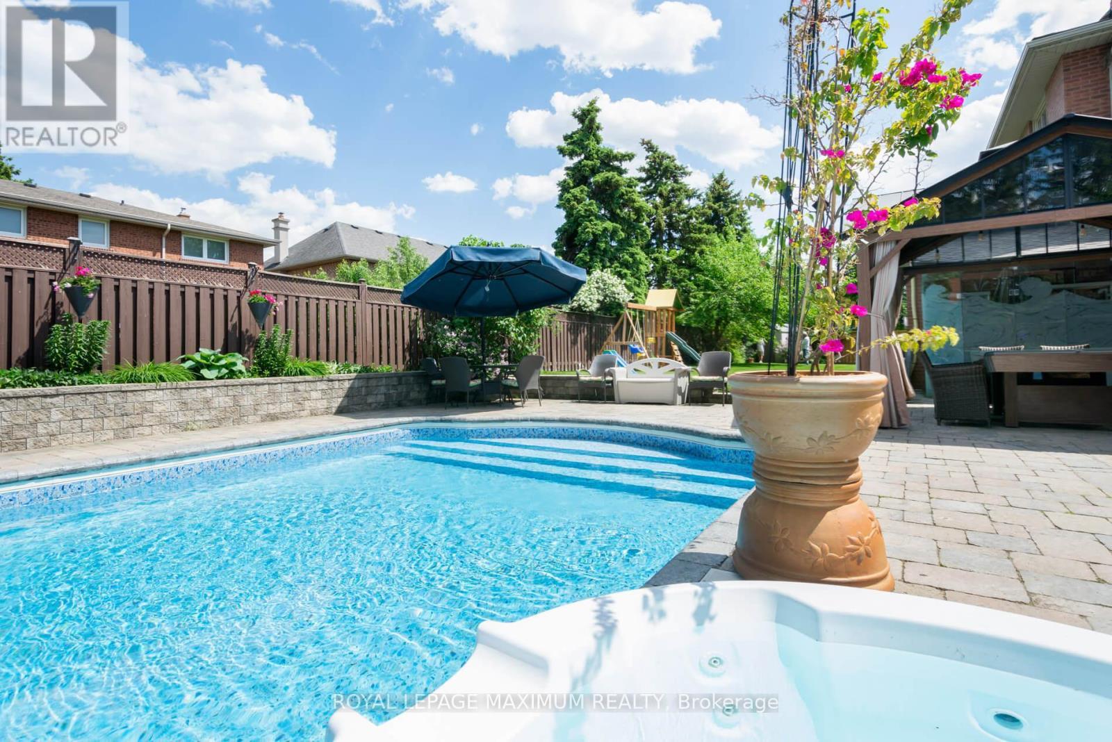












35 LORENGATE PLACE

,
Vaughan,




Ontario
L4L2Y4

