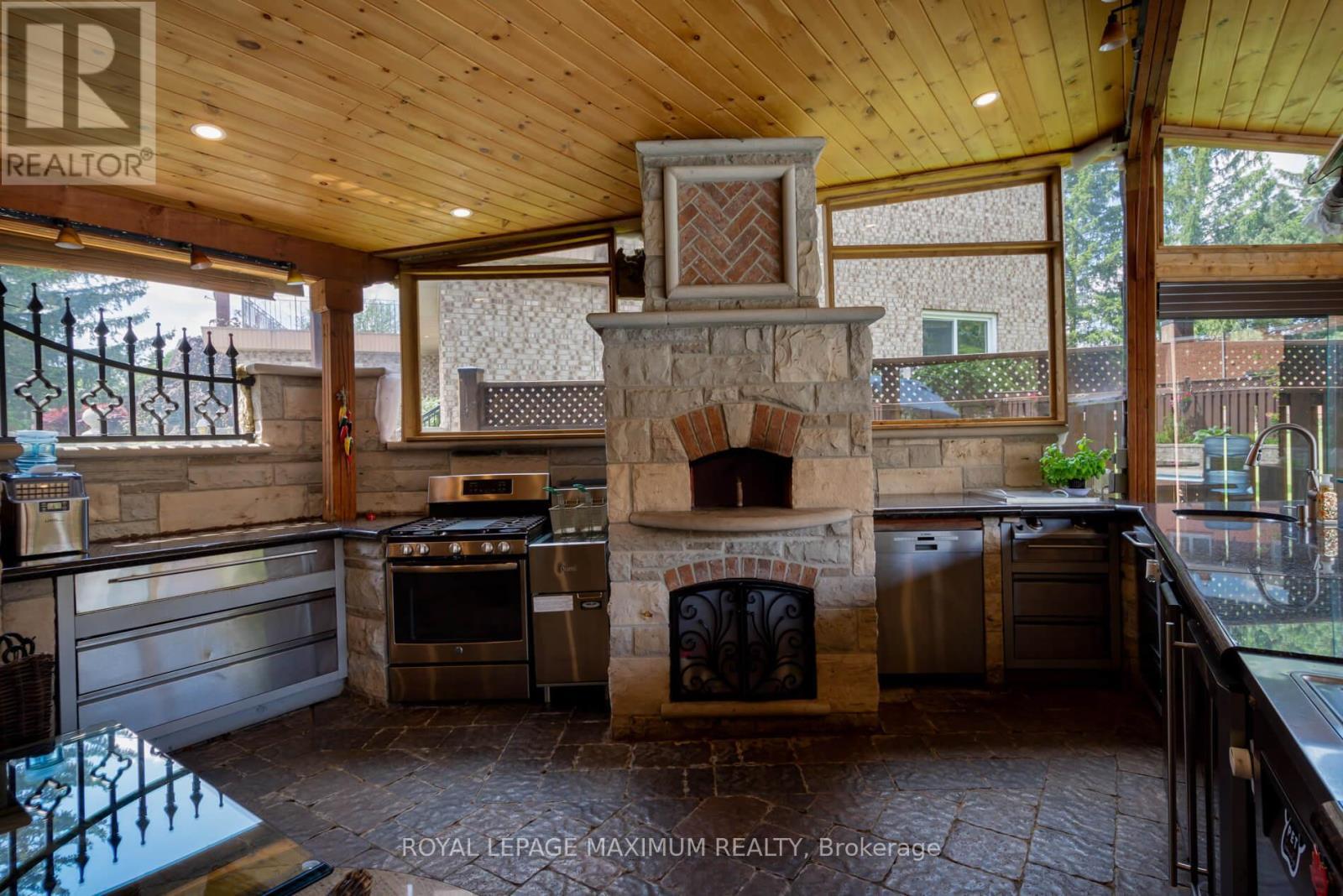 












35 LORENGATE PLACE

,
Vaughan,




Ontario
L4L2Y4

