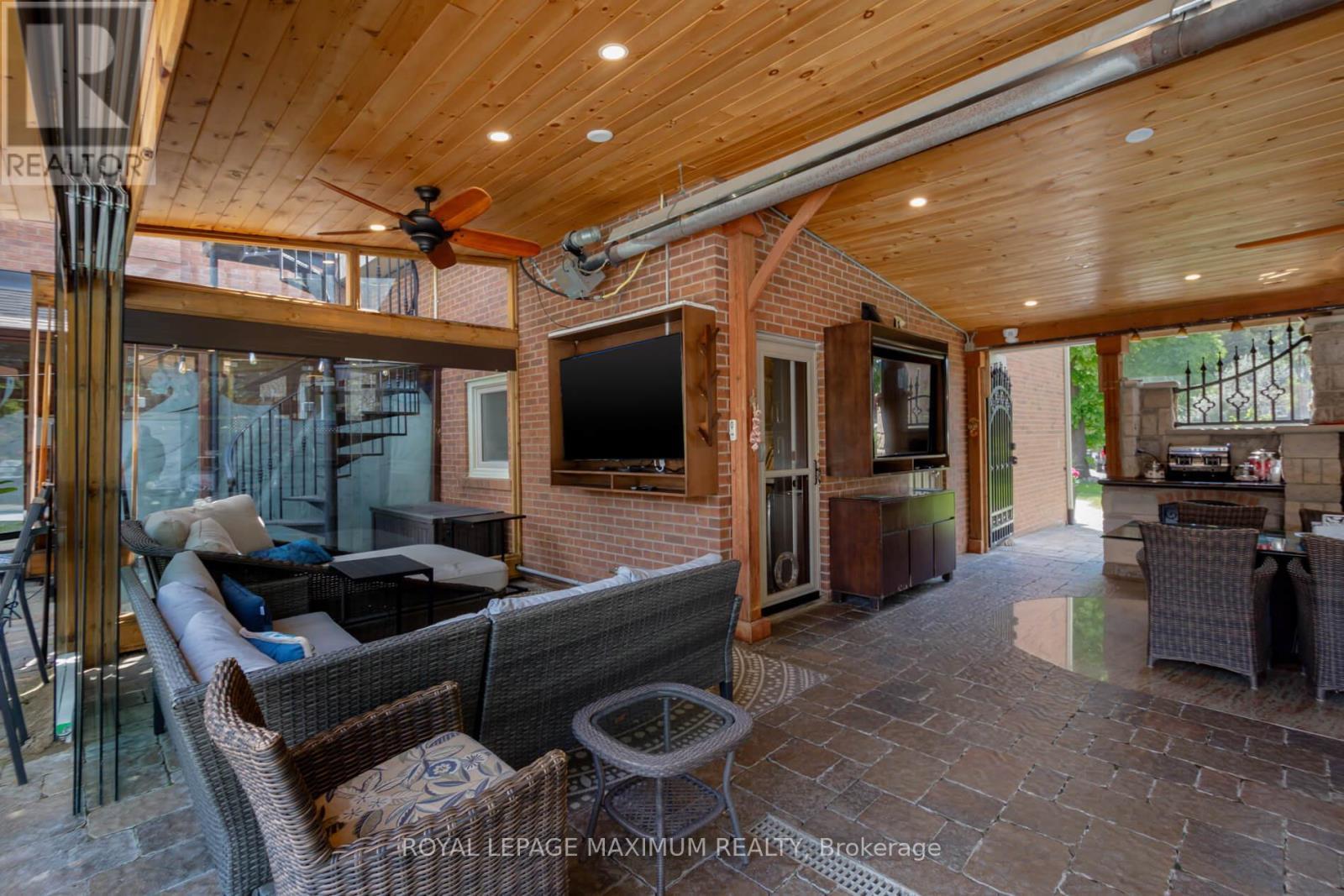 












35 LORENGATE PLACE

,
Vaughan,




Ontario
L4L2Y4

