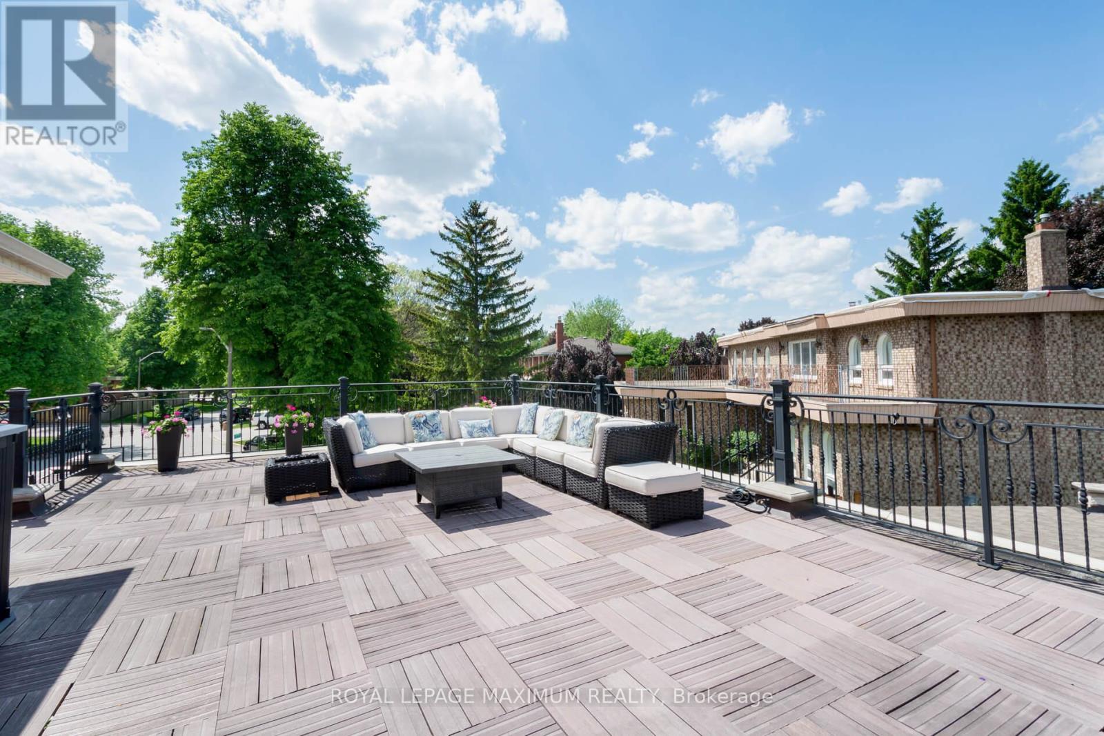 












35 LORENGATE PLACE

,
Vaughan,




Ontario
L4L2Y4

