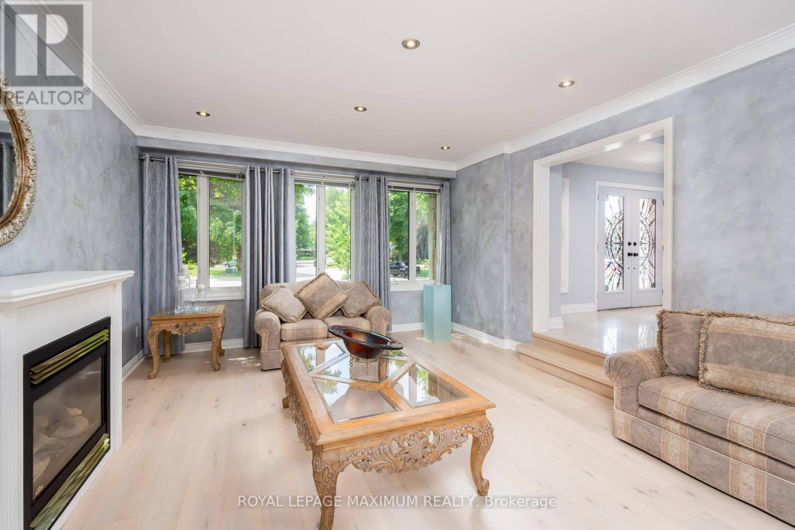 












35 LORENGATE PLACE

,
Vaughan,




Ontario
L4L2Y4

