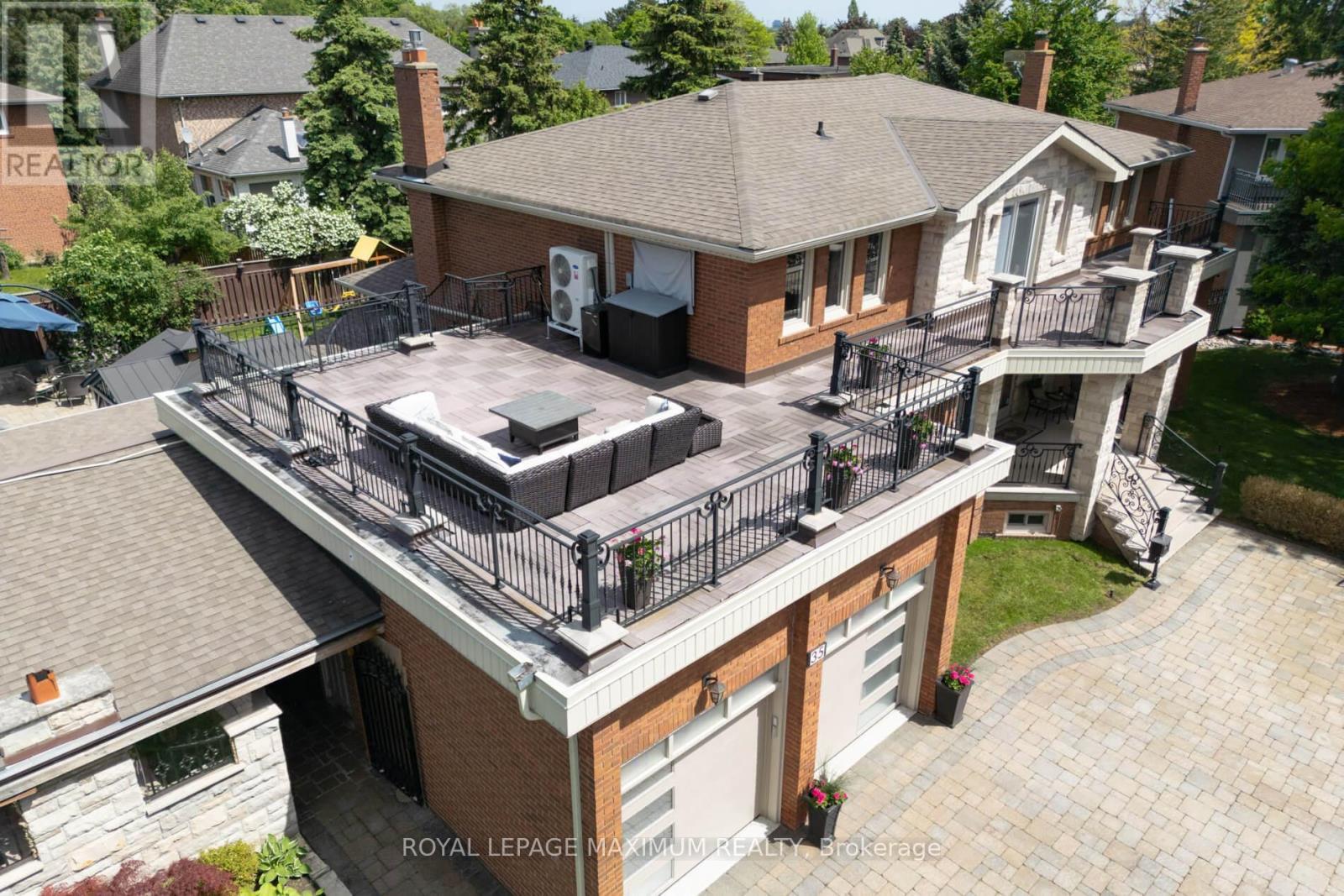 












35 LORENGATE PLACE

,
Vaughan,




Ontario
L4L2Y4

