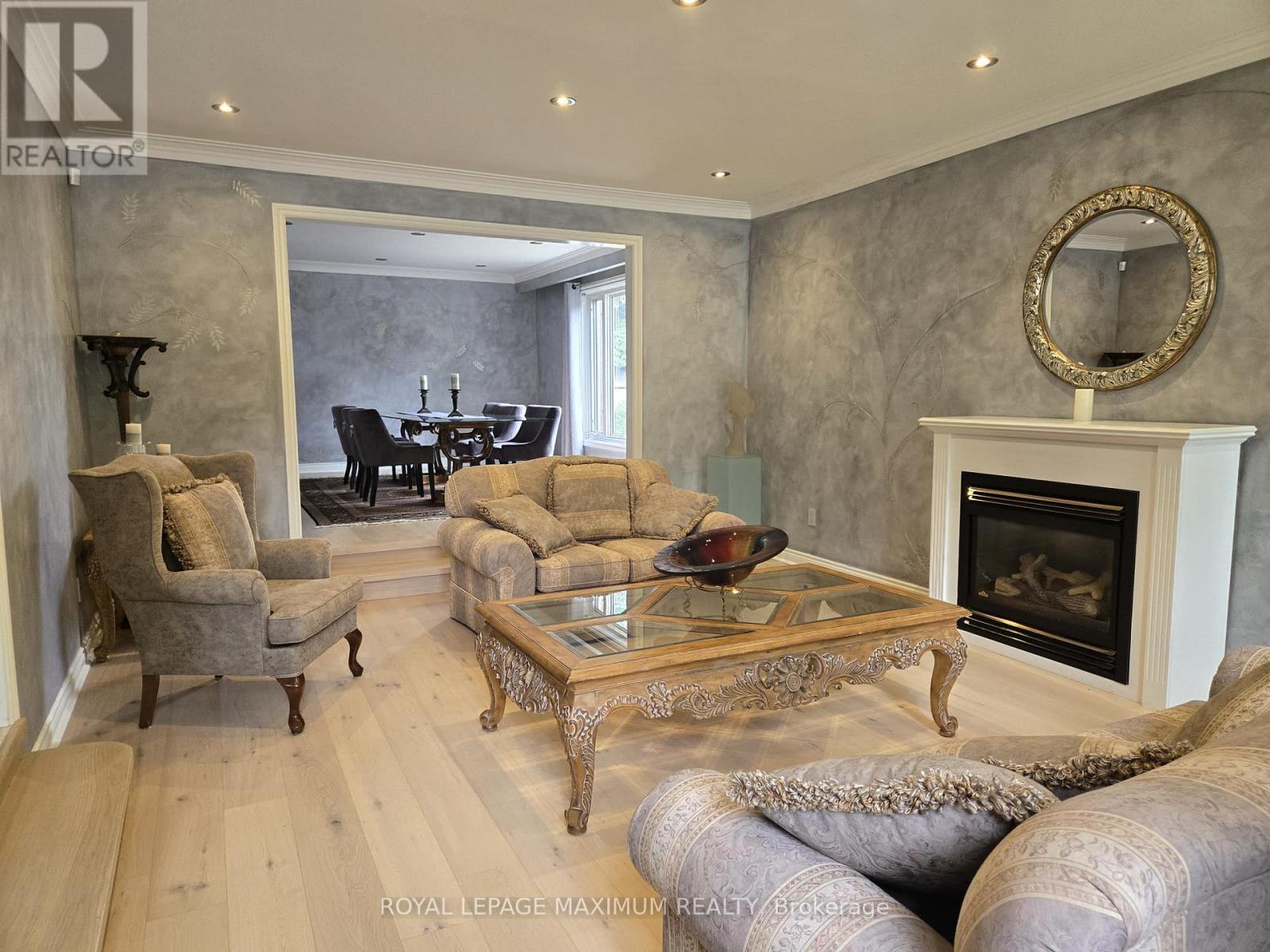 












35 LORENGATE PLACE

,
Vaughan,




Ontario
L4L2Y4

