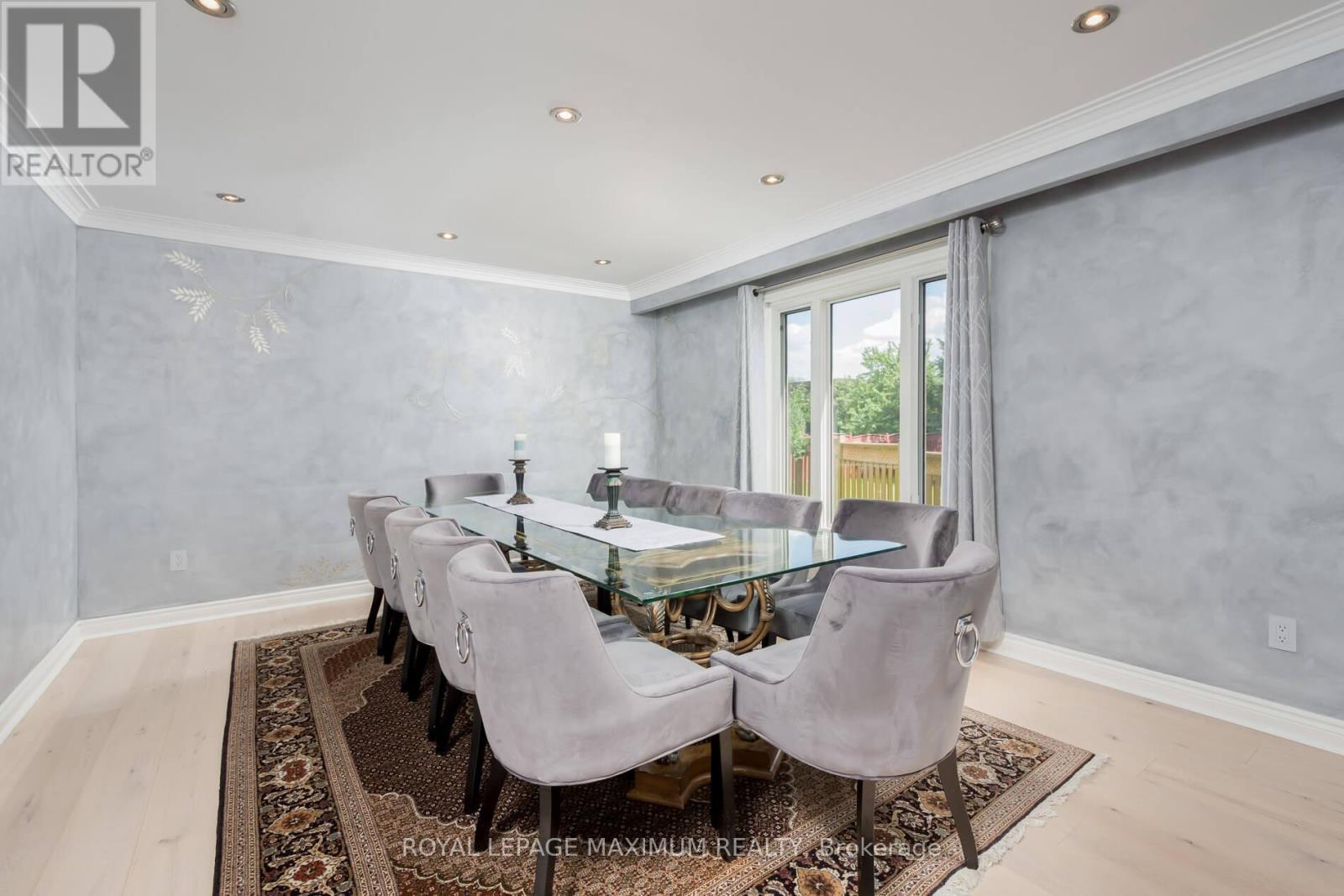 












35 LORENGATE PLACE

,
Vaughan,




Ontario
L4L2Y4

