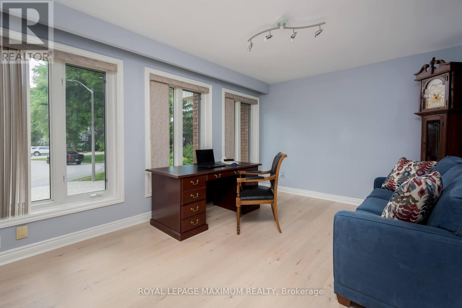 












35 LORENGATE PLACE

,
Vaughan,




Ontario
L4L2Y4


