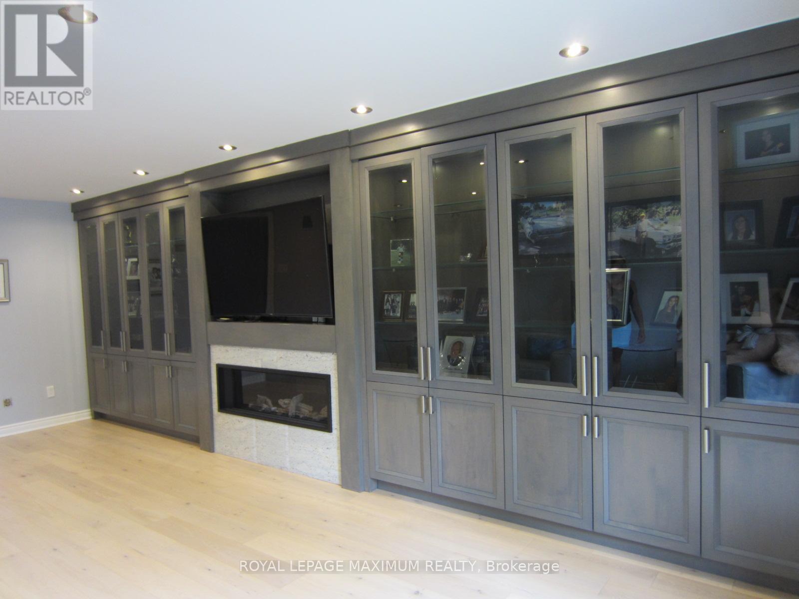 












35 LORENGATE PLACE

,
Vaughan,




Ontario
L4L2Y4

