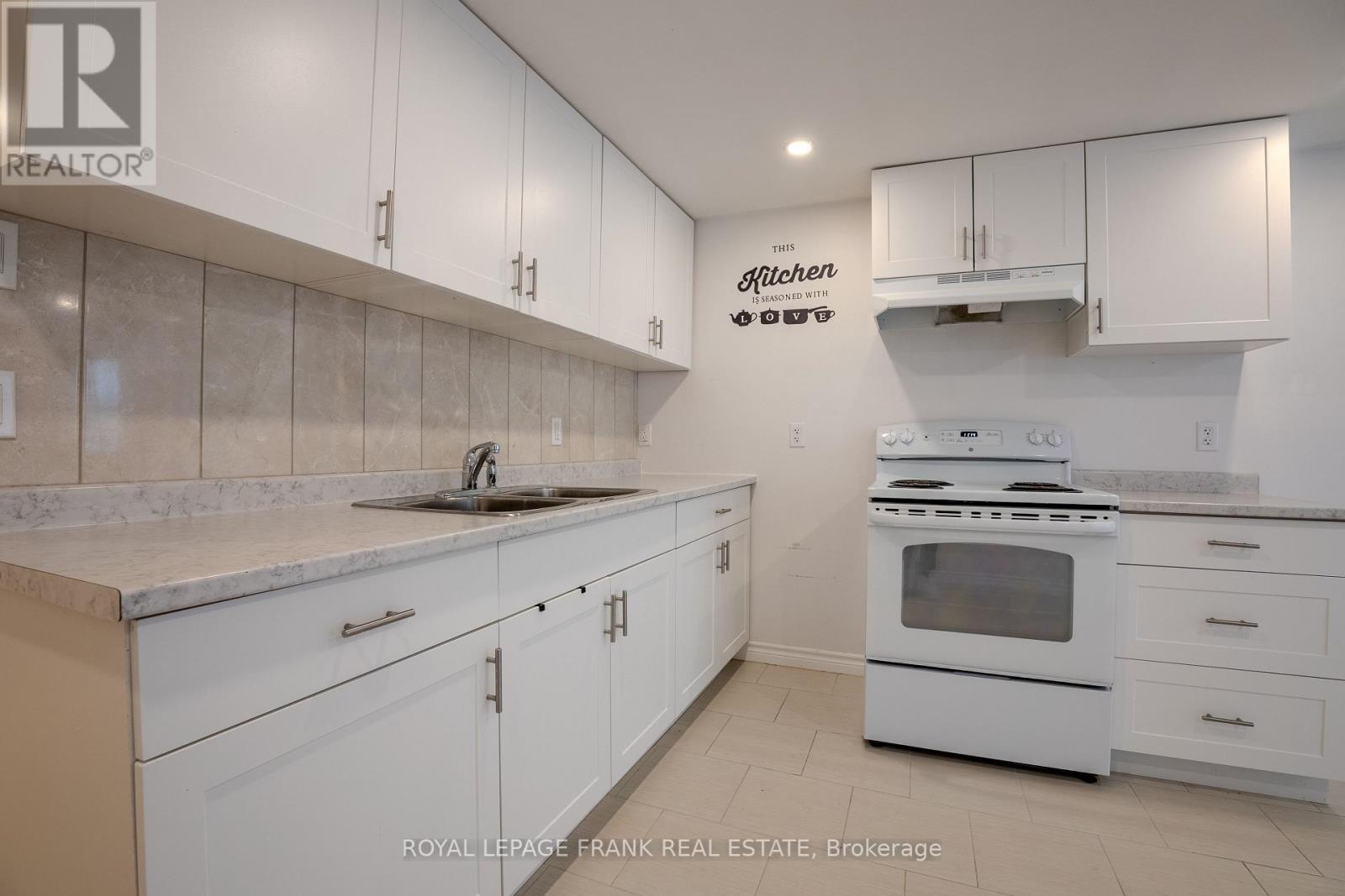 












4075 COUNTY RD 121 N

,
Kawartha Lakes (Kinmount),




Ontario
K0M2A0

