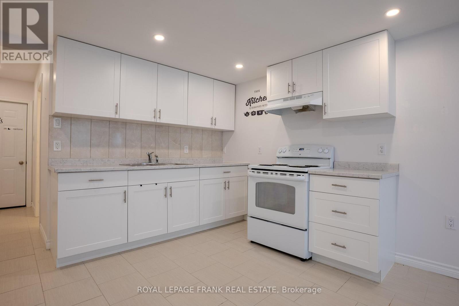 












4075 COUNTY RD 121 N

,
Kawartha Lakes (Kinmount),




Ontario
K0M2A0

