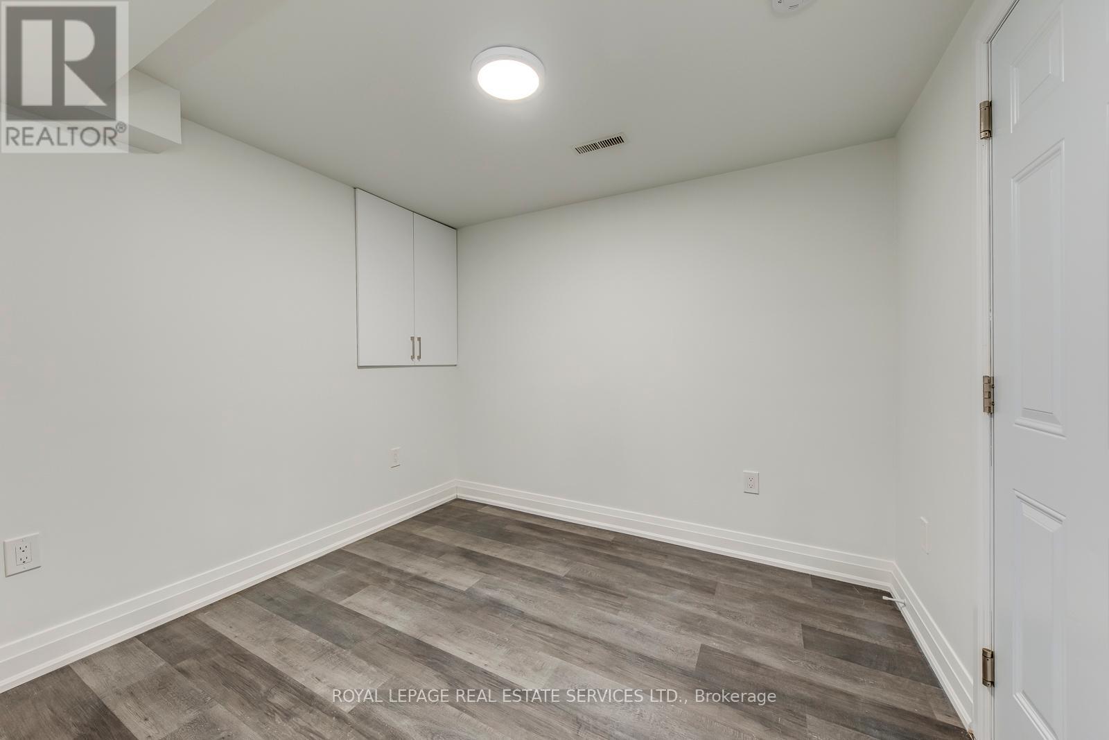 












690 MISSISSAUGA VALLEY BOULEVARD

,
Mississauga,




Ontario
L5A1Z4

