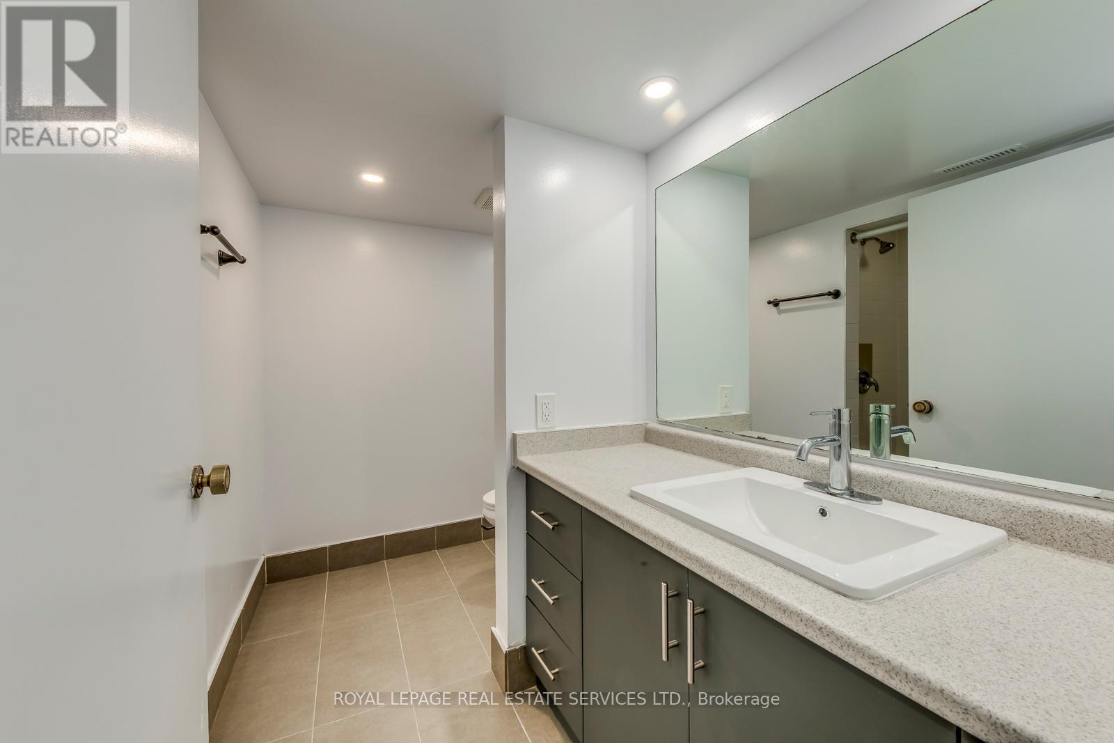 












690 MISSISSAUGA VALLEY BOULEVARD

,
Mississauga,




Ontario
L5A1Z4

