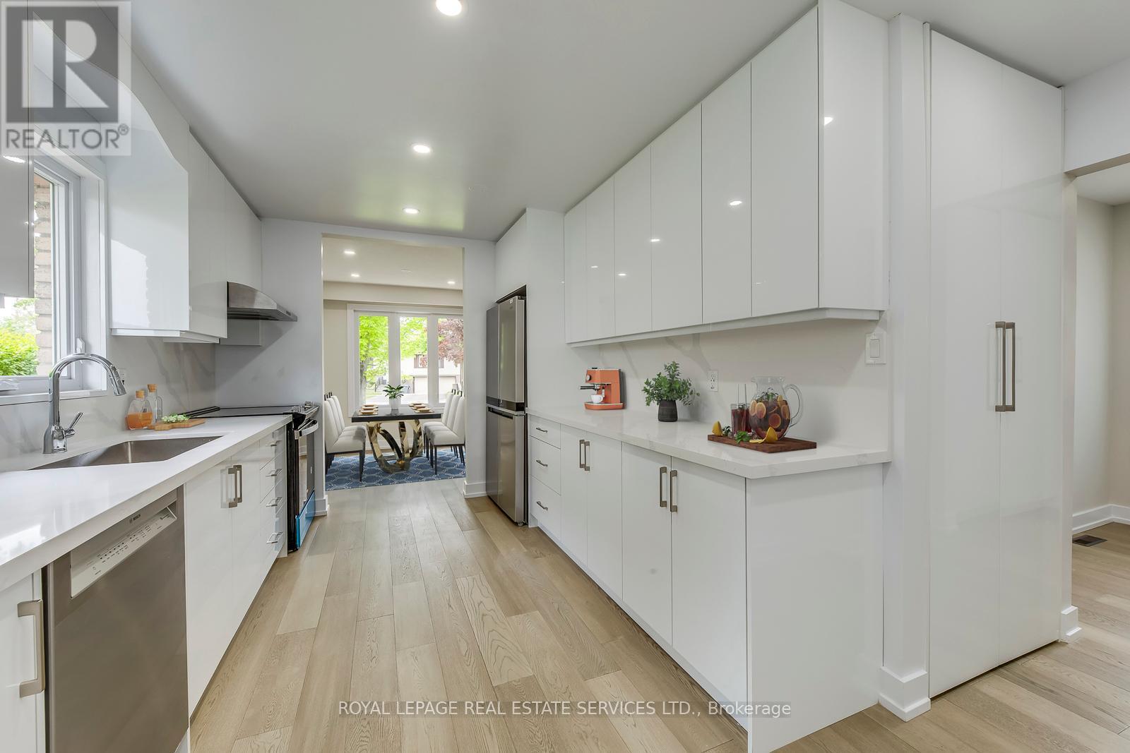 












690 MISSISSAUGA VALLEY BOULEVARD

,
Mississauga,




Ontario
L5A1Z4

