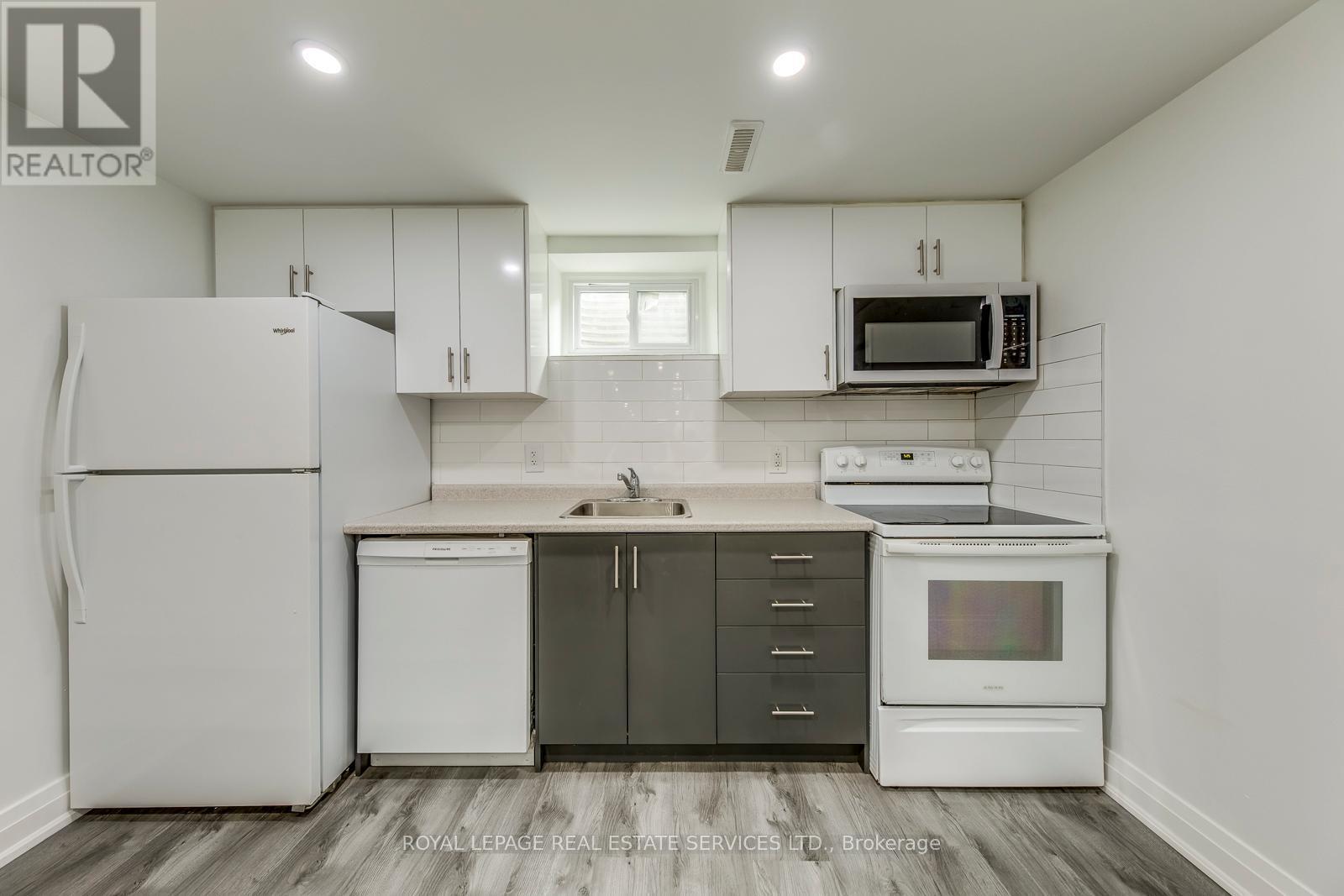 












690 MISSISSAUGA VALLEY BOULEVARD

,
Mississauga,




Ontario
L5A1Z4

