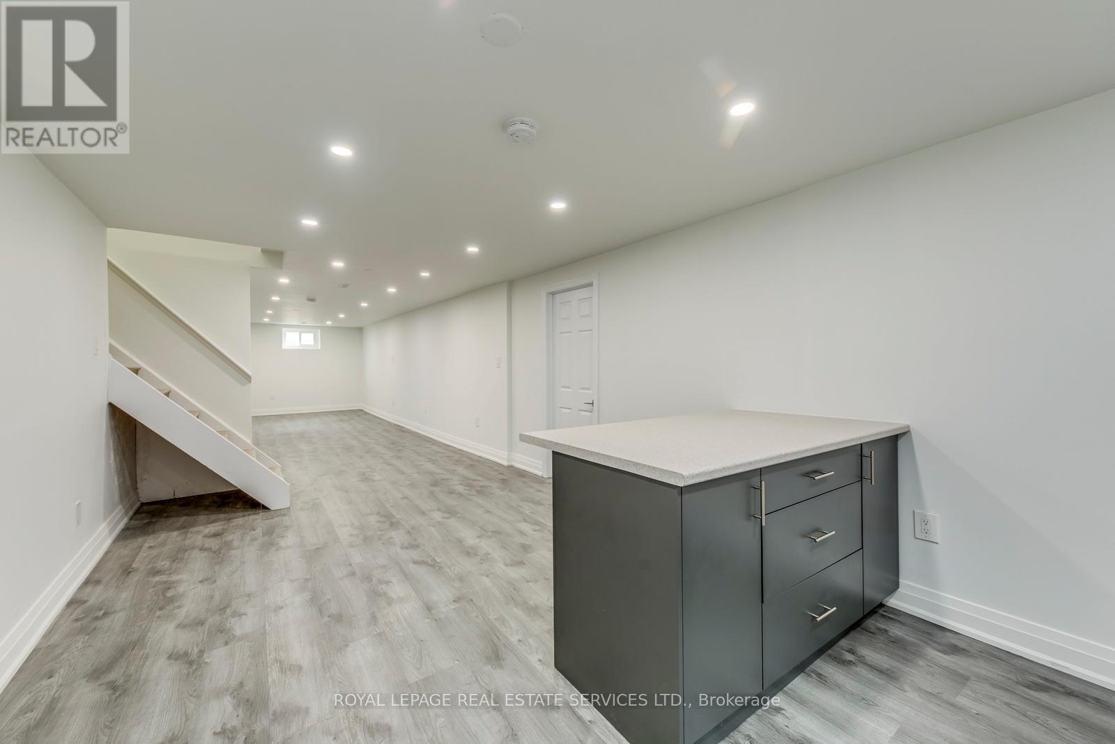 












690 MISSISSAUGA VALLEY BOULEVARD

,
Mississauga,




Ontario
L5A1Z4

