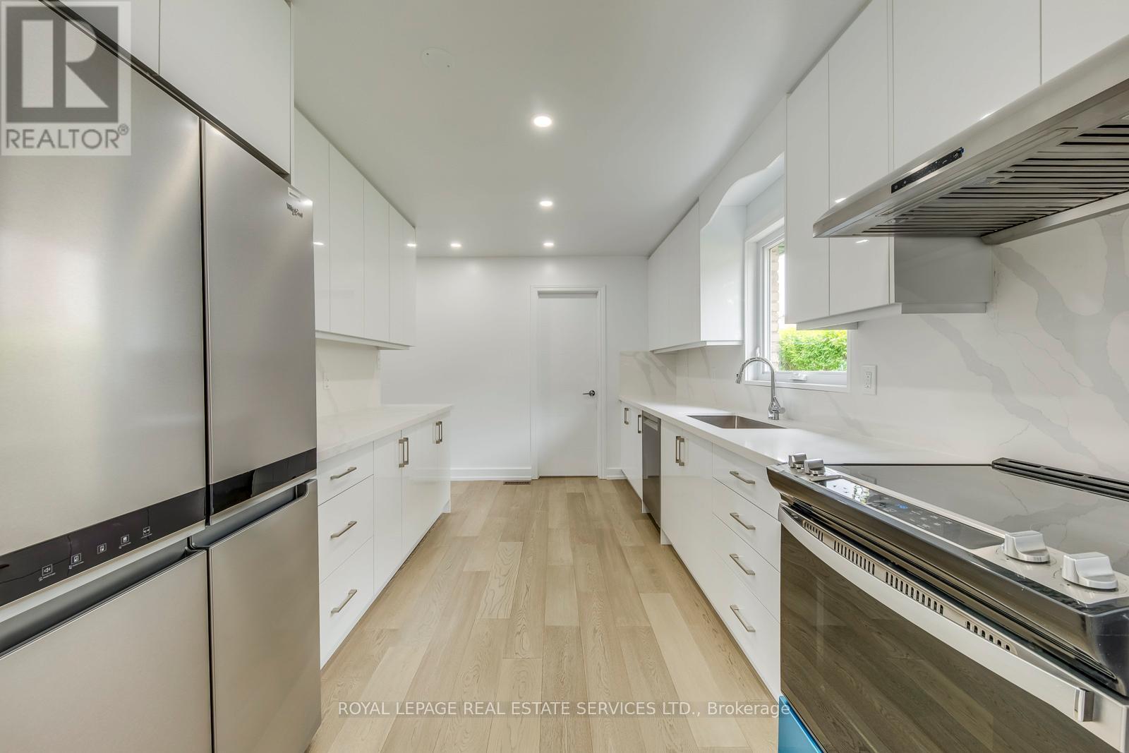 












690 MISSISSAUGA VALLEY BOULEVARD

,
Mississauga,




Ontario
L5A1Z4

