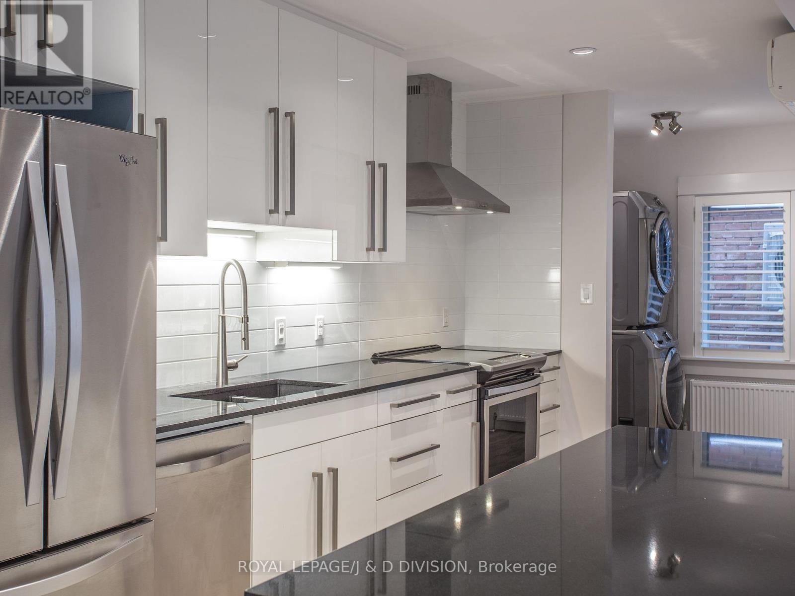 












UNIT #2/MAIN FL - 17A HUMEWOOD DRIVE

,
Toronto,




Ontario
M6C2W3


