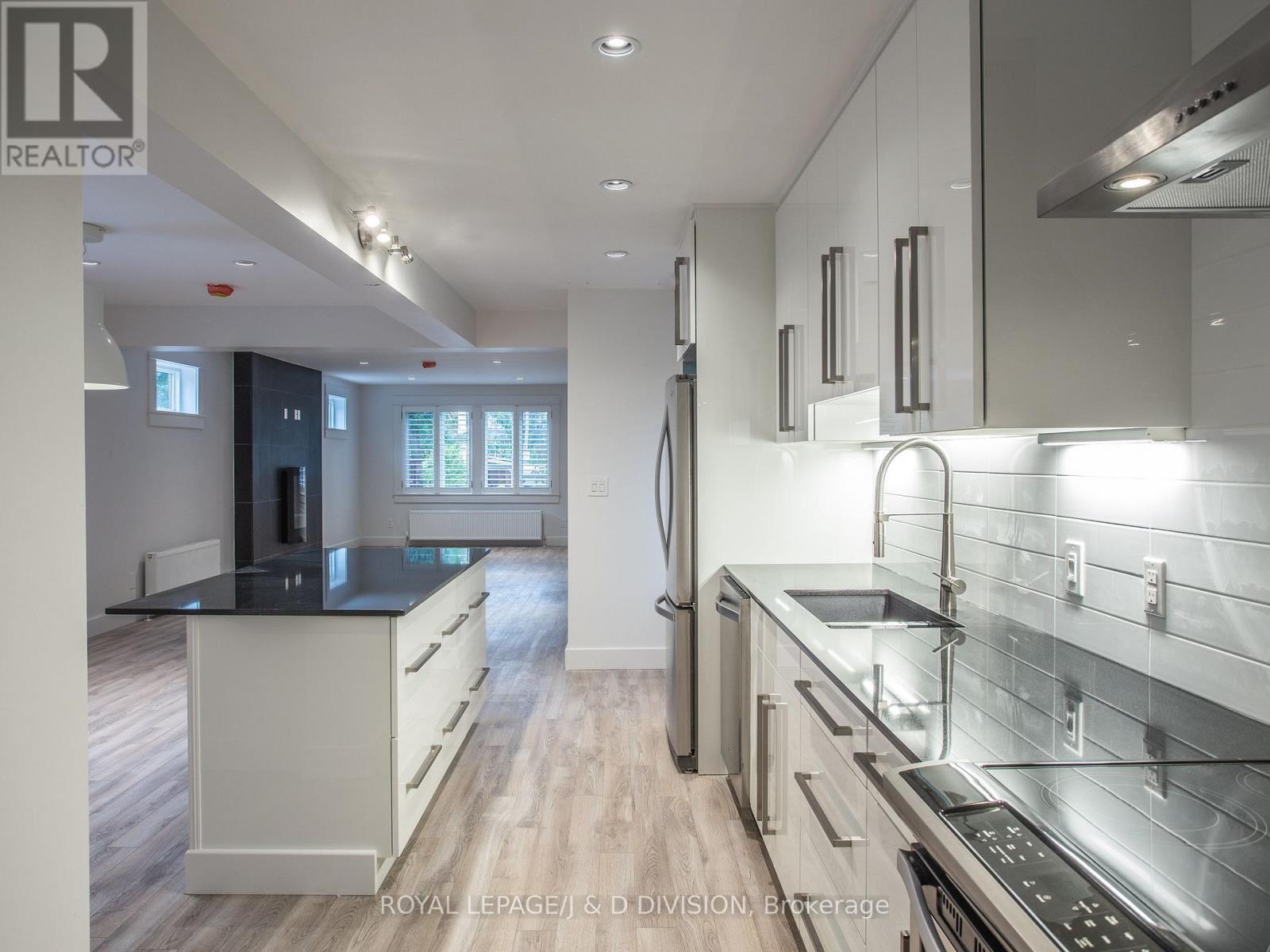 












UNIT #2/MAIN FL - 17A HUMEWOOD DRIVE

,
Toronto,




Ontario
M6C2W3

