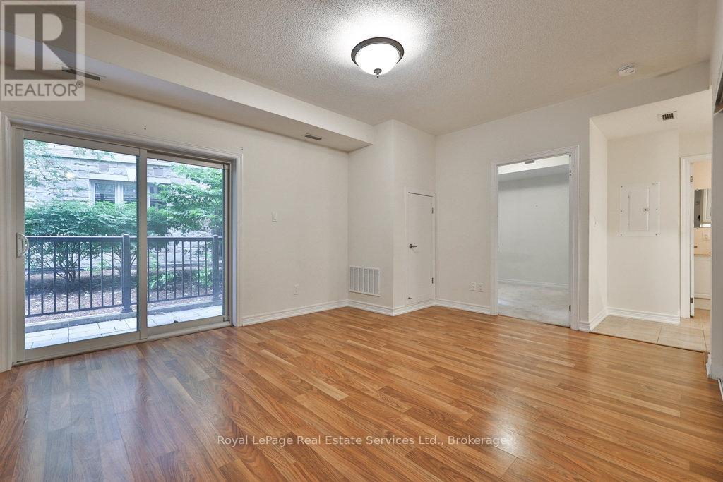 












106 - 73 WASHINGTON AVENUE NW

,
Oakville (CO Central),




Ontario
L6K1W5

